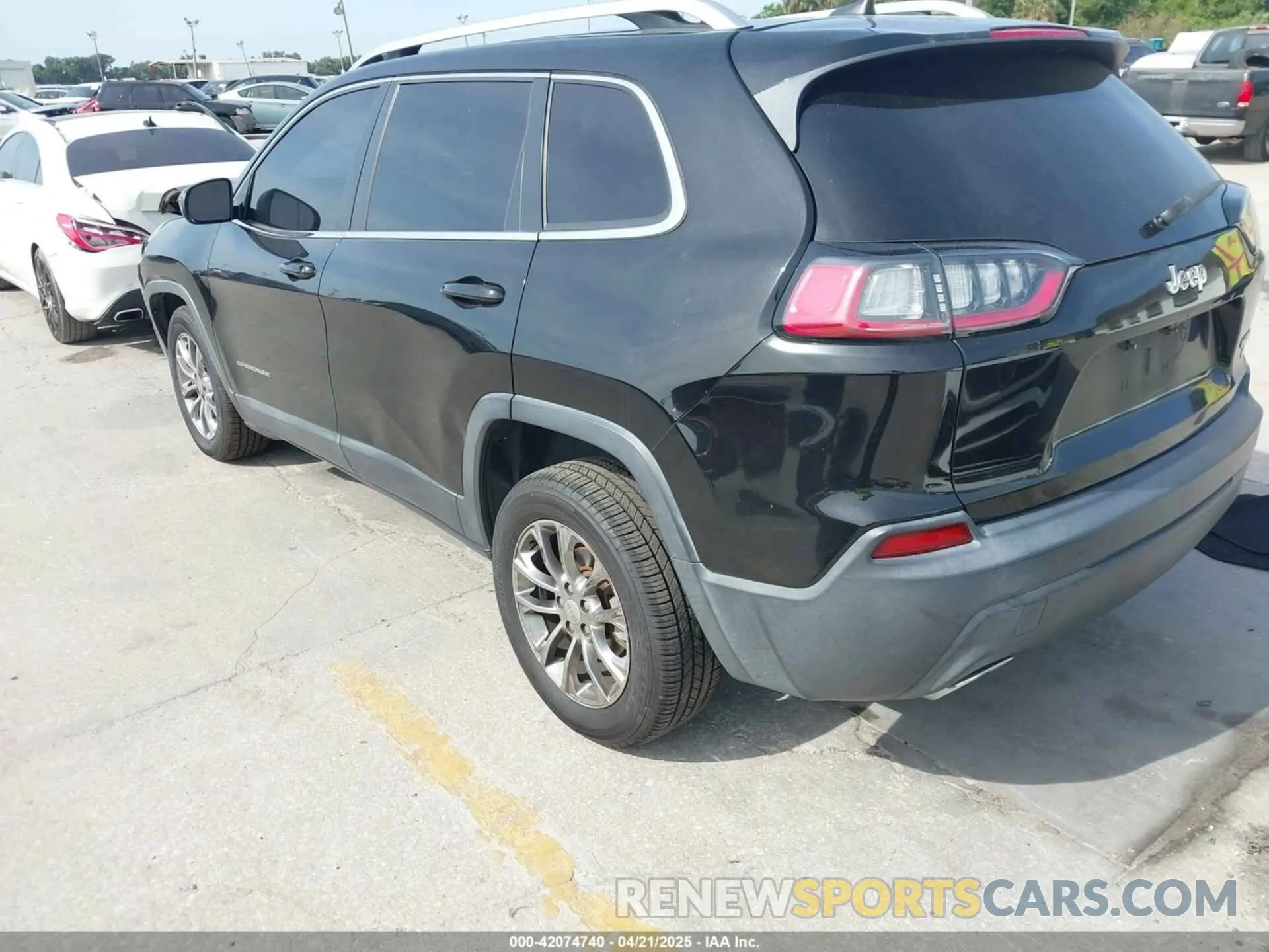 3 Photograph of a damaged car 1C4PJLLN6KD172128 JEEP CHEROKEE 2019