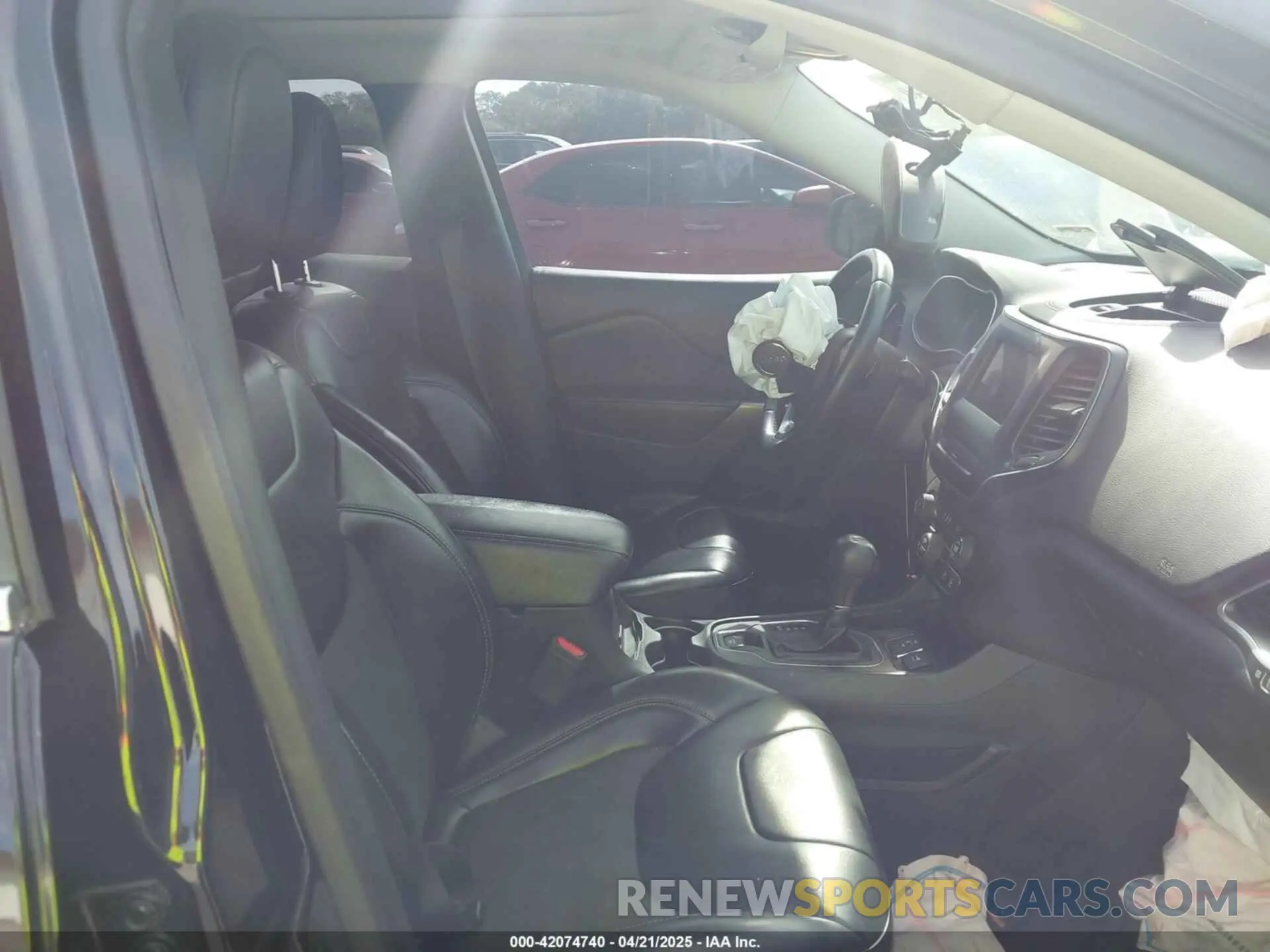 5 Photograph of a damaged car 1C4PJLLN6KD172128 JEEP CHEROKEE 2019