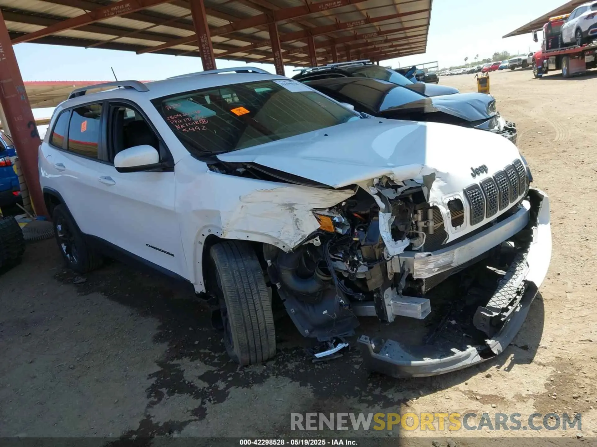 1 Photograph of a damaged car 1C4PJLLN9KD175492 JEEP CHEROKEE 2019