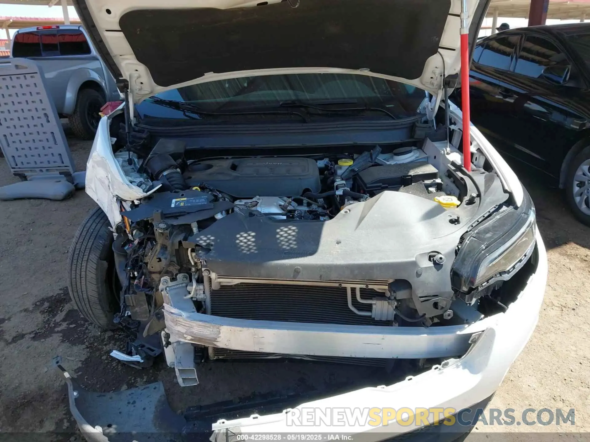 10 Photograph of a damaged car 1C4PJLLN9KD175492 JEEP CHEROKEE 2019
