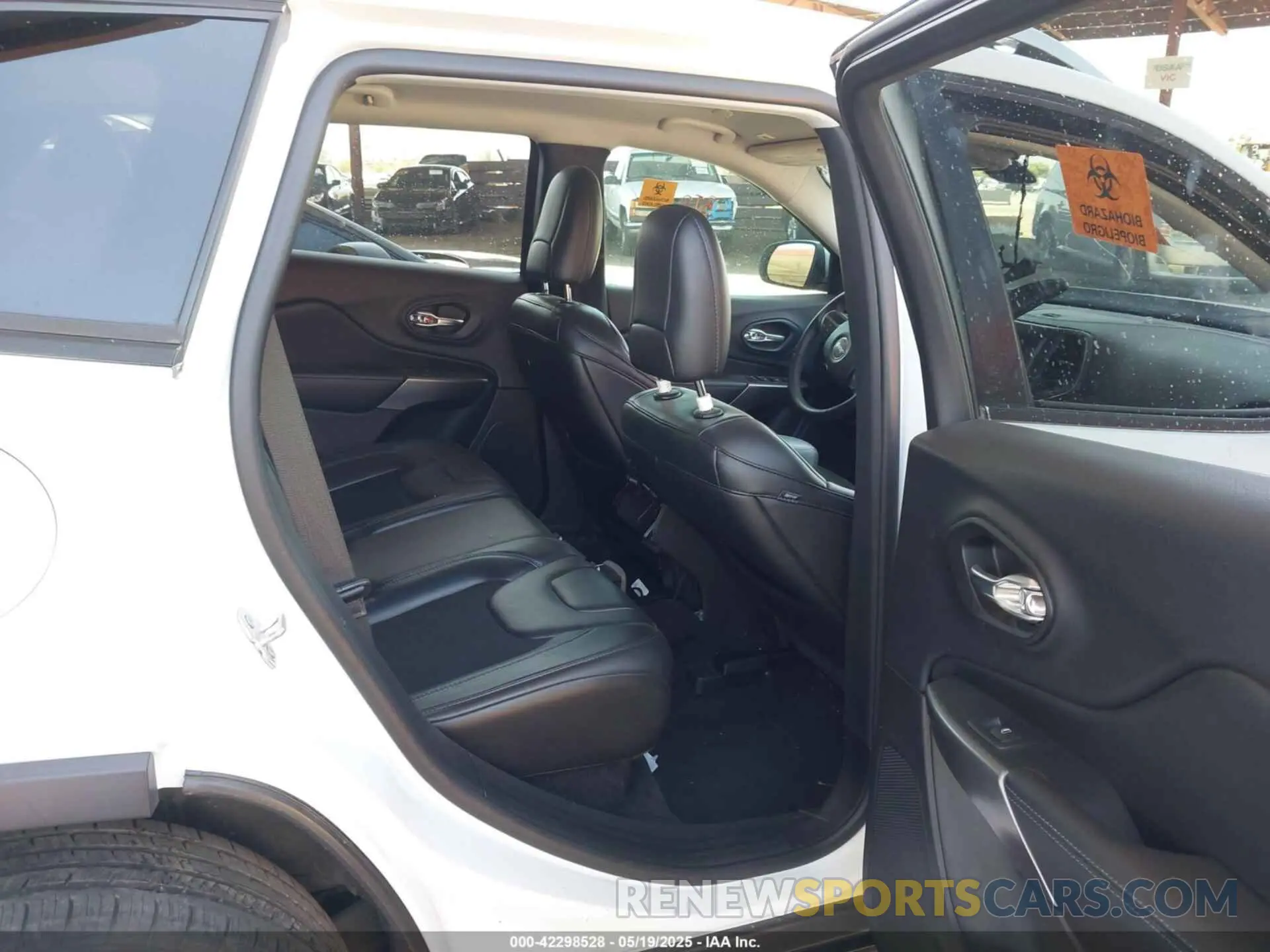 8 Photograph of a damaged car 1C4PJLLN9KD175492 JEEP CHEROKEE 2019
