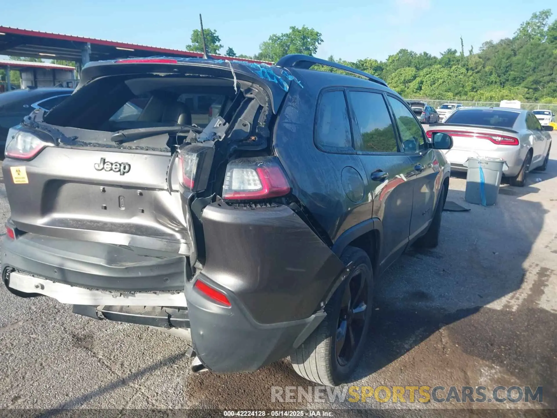 4 Photograph of a damaged car 1C4PJLLN9KD303312 JEEP CHEROKEE 2019