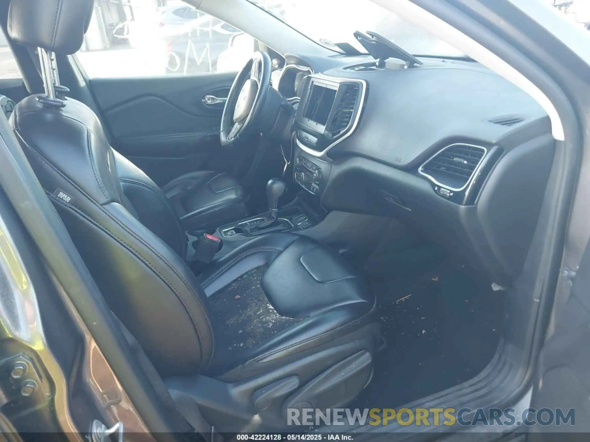 5 Photograph of a damaged car 1C4PJLLN9KD303312 JEEP CHEROKEE 2019
