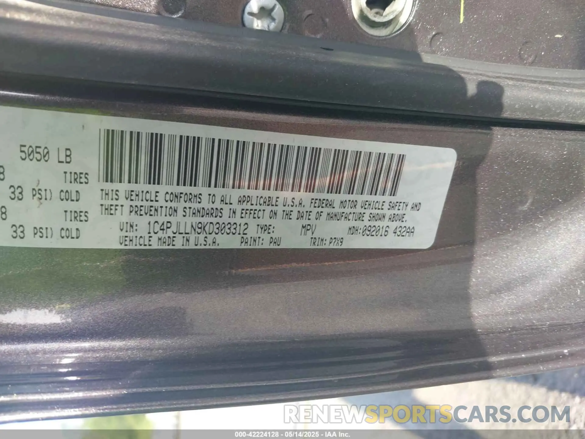 9 Photograph of a damaged car 1C4PJLLN9KD303312 JEEP CHEROKEE 2019