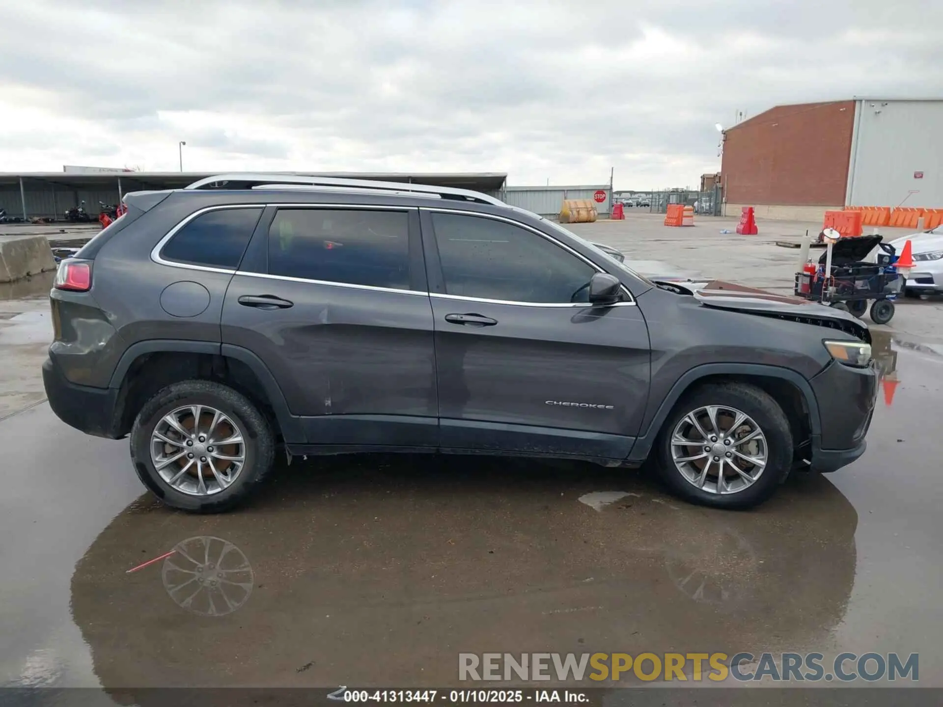 13 Photograph of a damaged car 1C4PJLLX1KD241874 JEEP CHEROKEE 2019