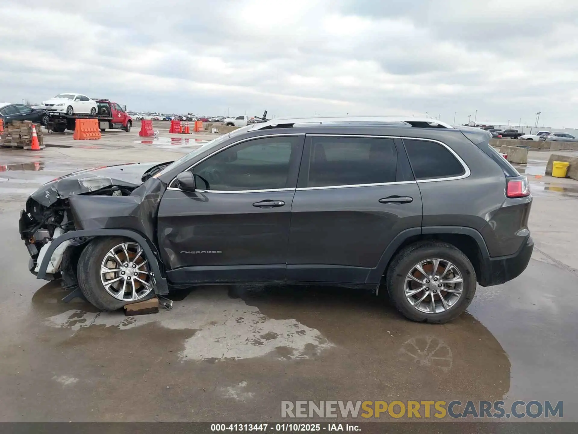 14 Photograph of a damaged car 1C4PJLLX1KD241874 JEEP CHEROKEE 2019