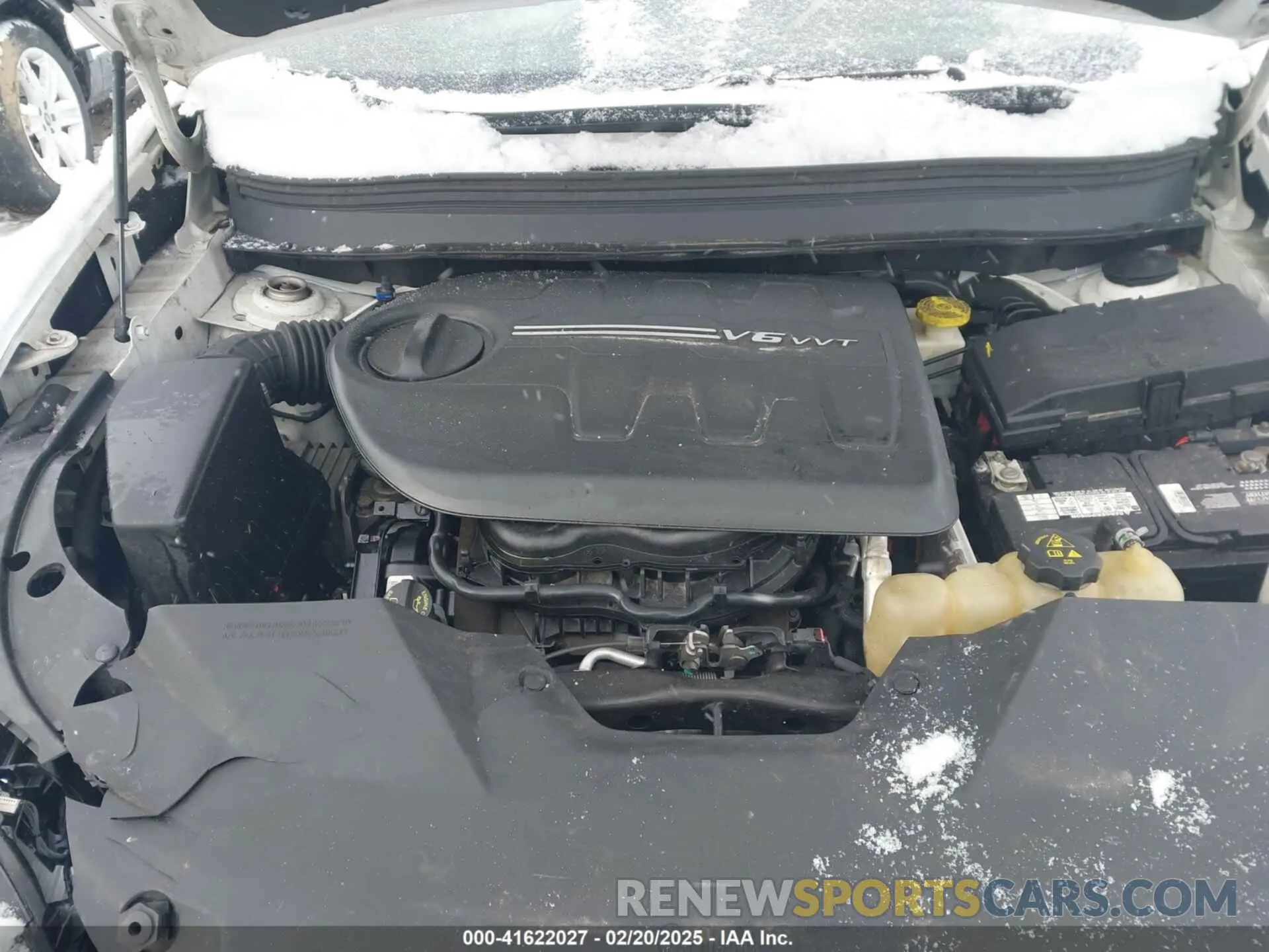 10 Photograph of a damaged car 1C4PJLLX2KD486604 JEEP CHEROKEE 2019