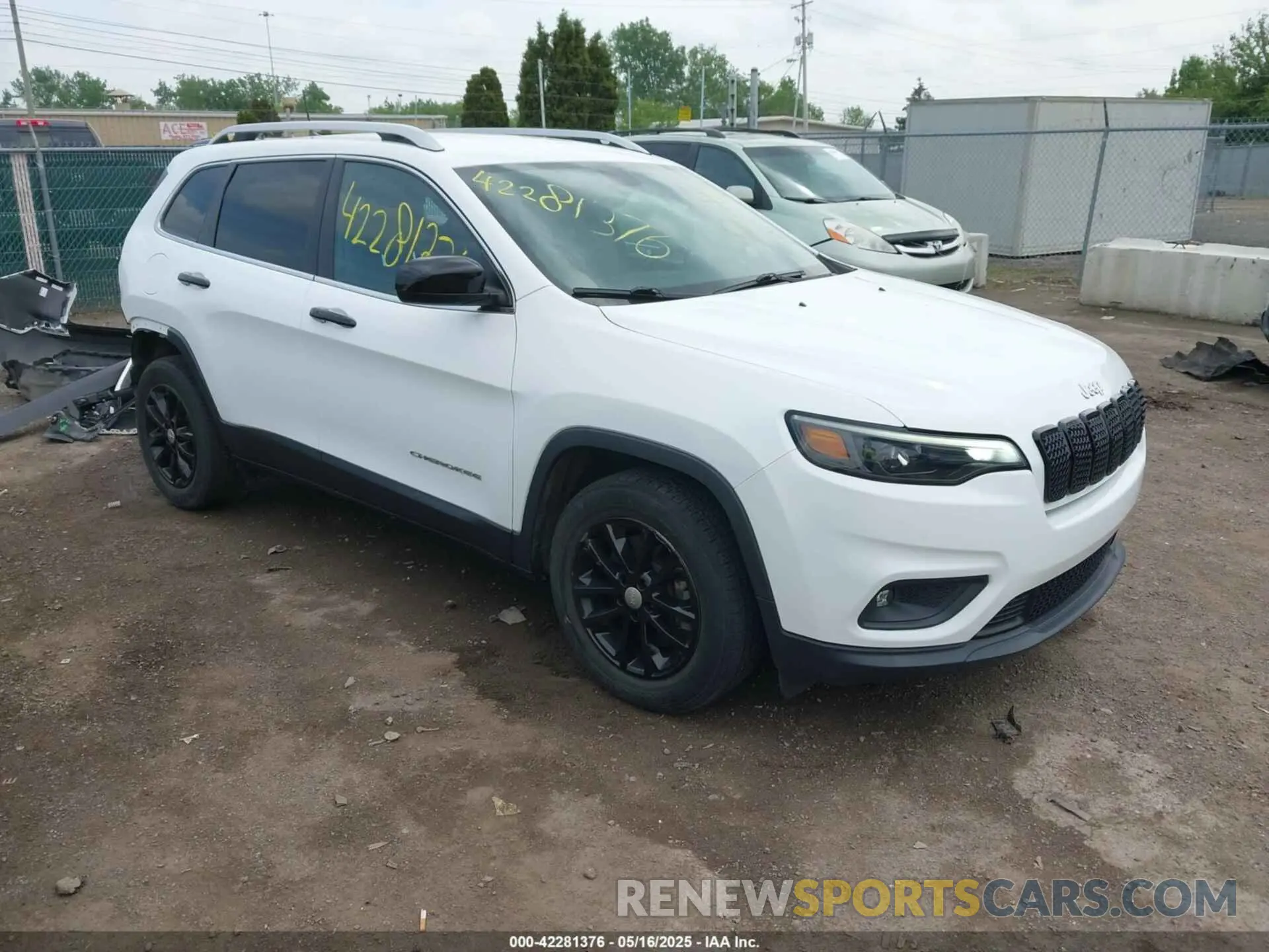 1 Photograph of a damaged car 1C4PJLLX8KD160404 JEEP CHEROKEE 2019