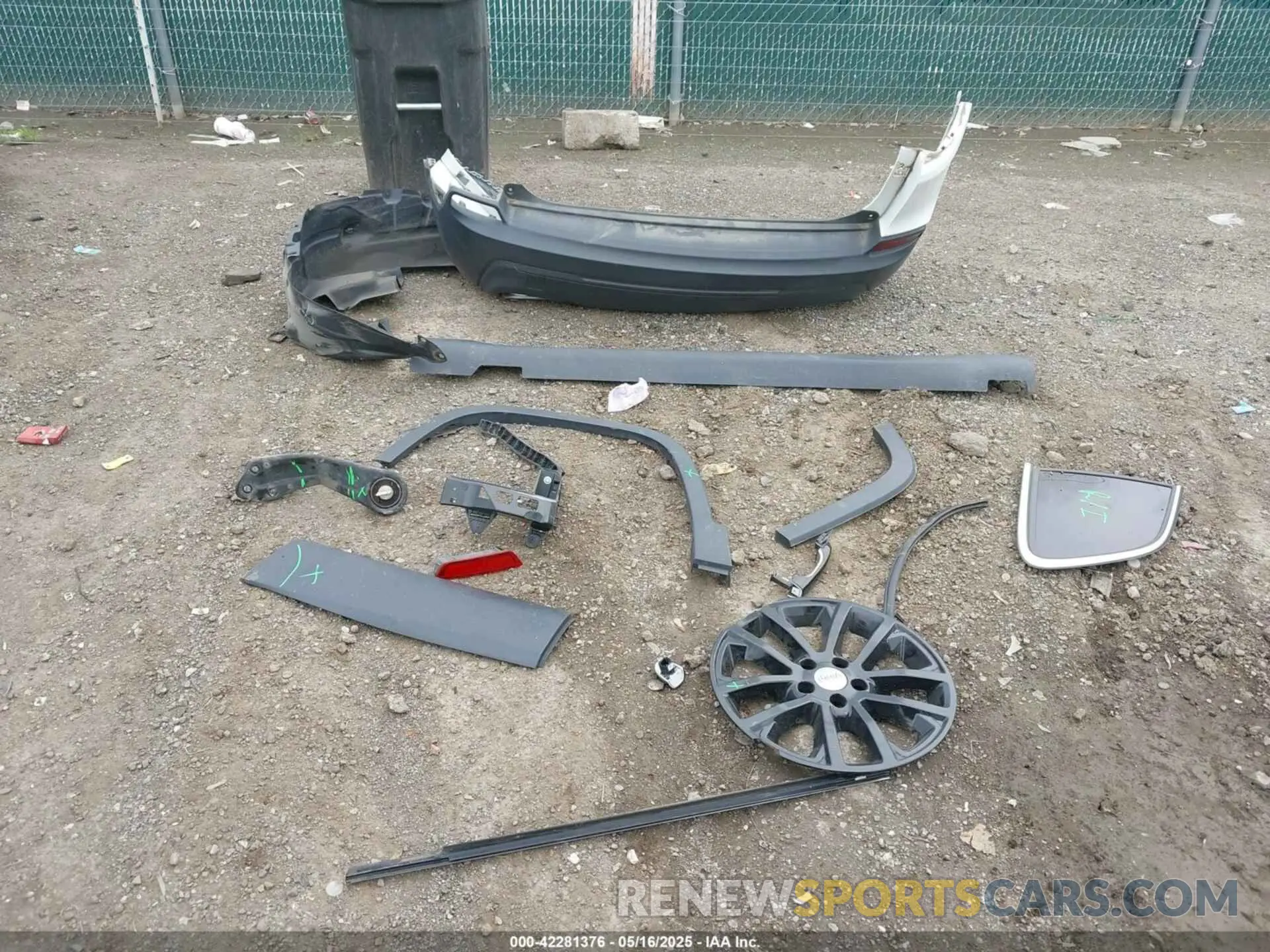 12 Photograph of a damaged car 1C4PJLLX8KD160404 JEEP CHEROKEE 2019