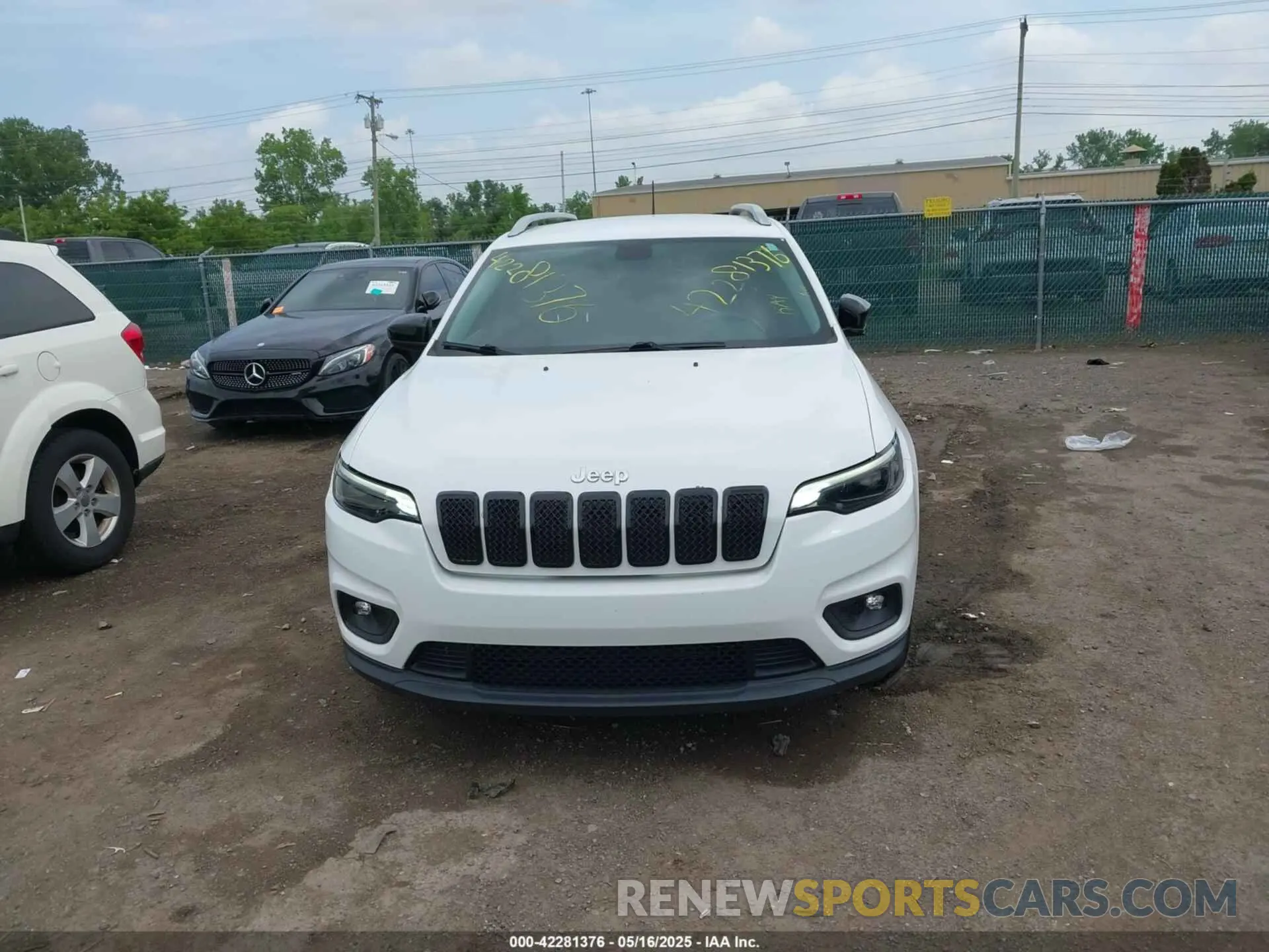 13 Photograph of a damaged car 1C4PJLLX8KD160404 JEEP CHEROKEE 2019