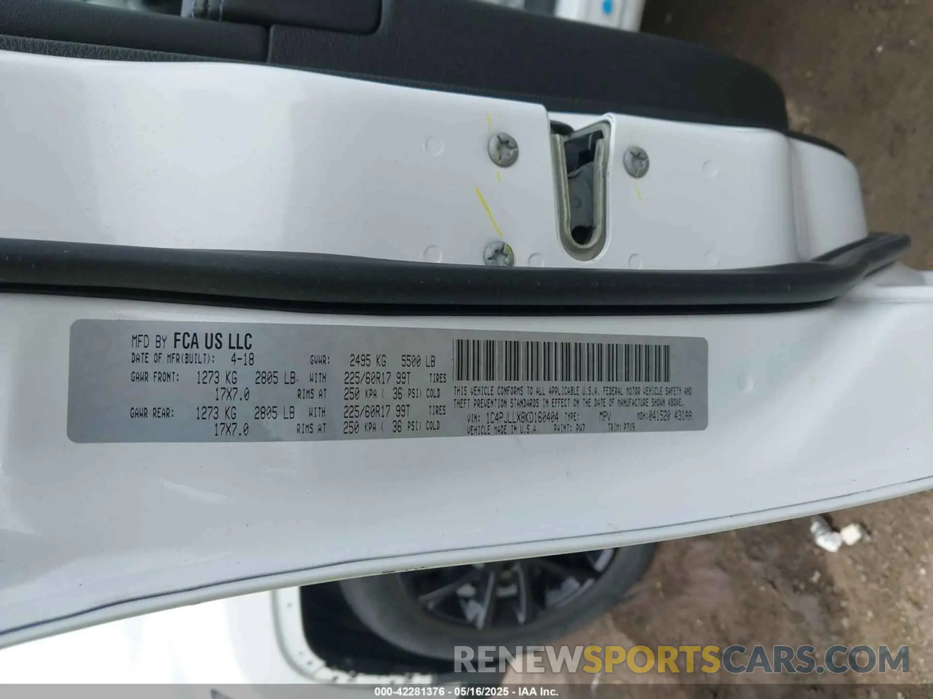 9 Photograph of a damaged car 1C4PJLLX8KD160404 JEEP CHEROKEE 2019