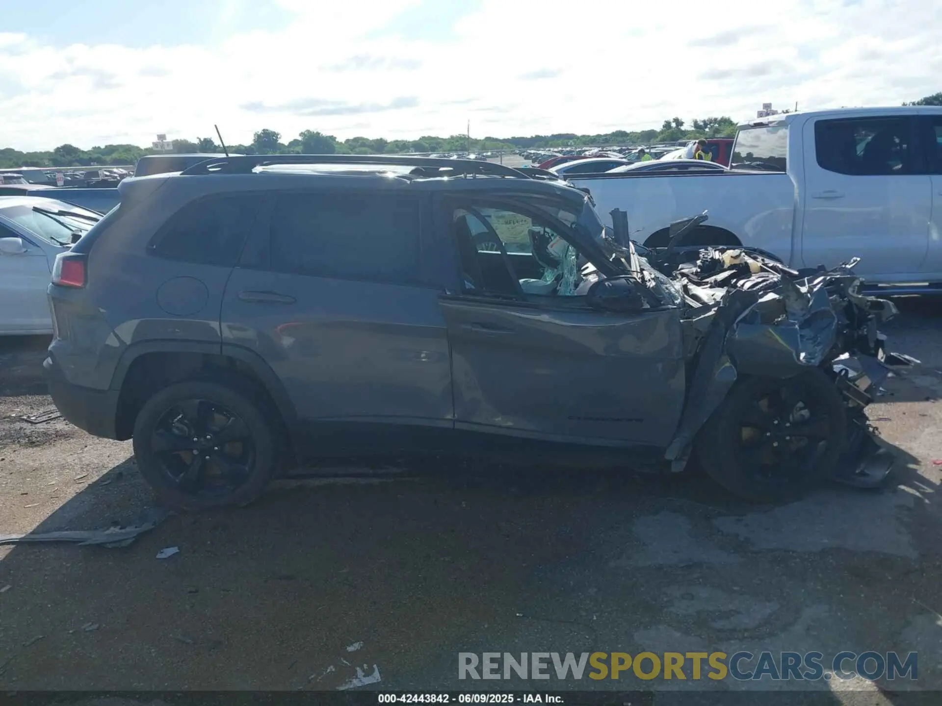 13 Photograph of a damaged car 1C4PJLLX8KD343253 JEEP CHEROKEE 2019