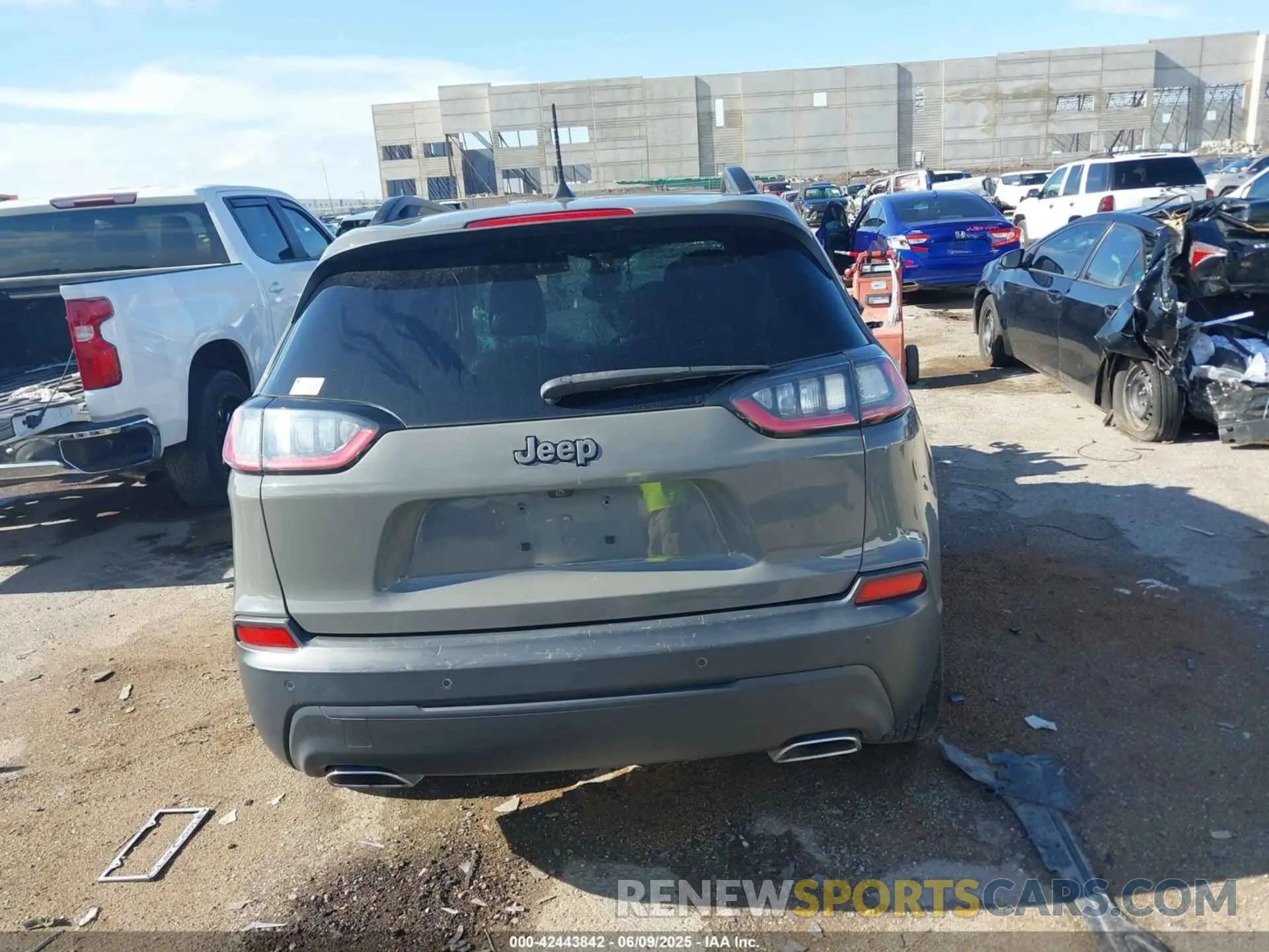 16 Photograph of a damaged car 1C4PJLLX8KD343253 JEEP CHEROKEE 2019