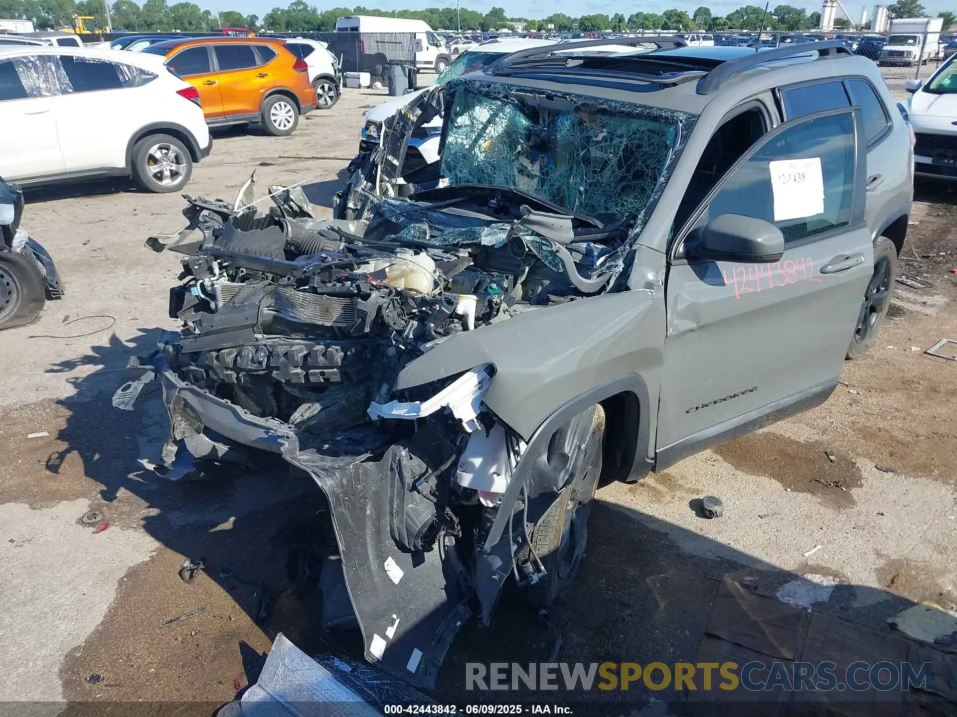 6 Photograph of a damaged car 1C4PJLLX8KD343253 JEEP CHEROKEE 2019