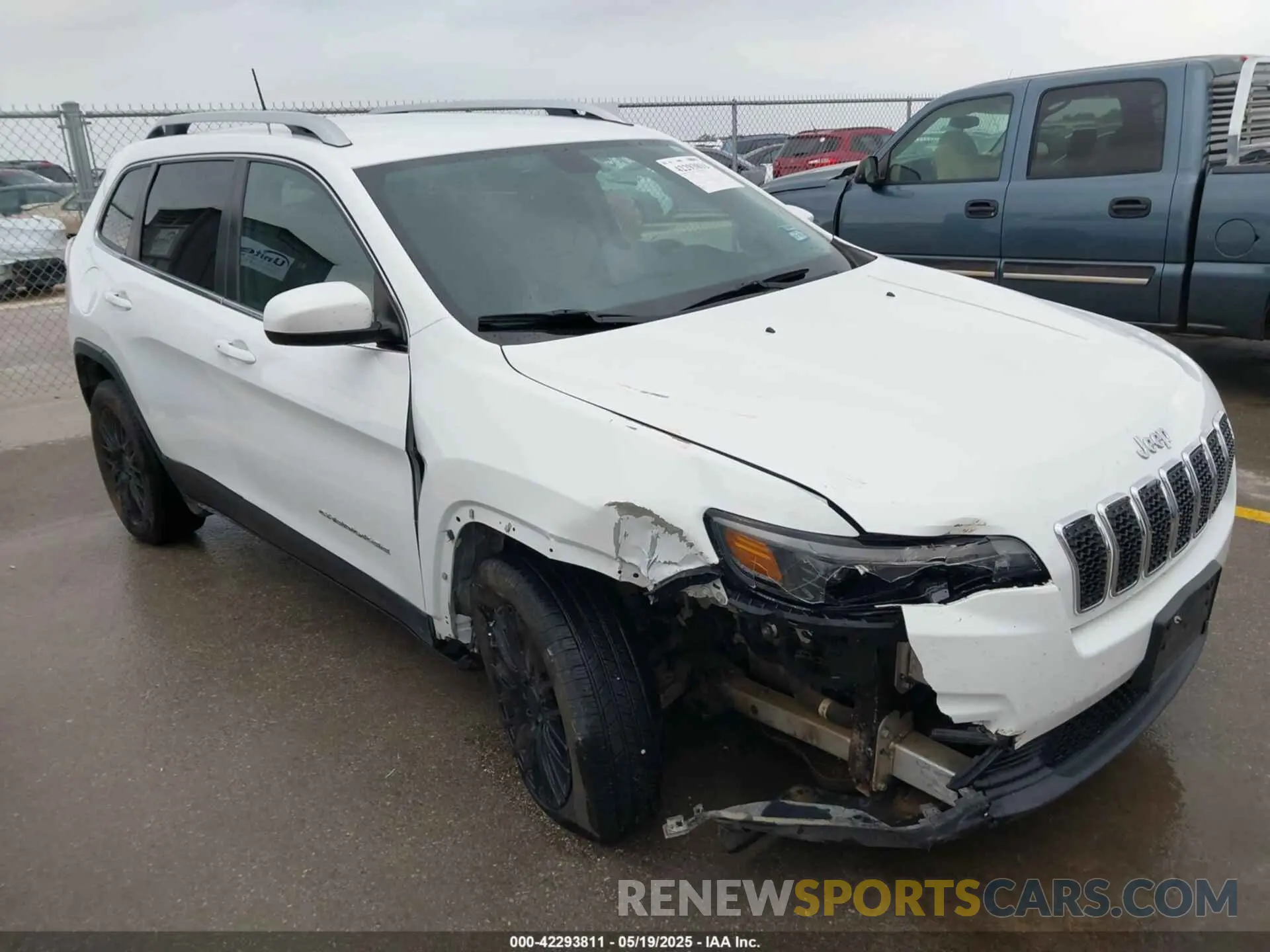 1 Photograph of a damaged car 1C4PJLLX9KD203048 JEEP CHEROKEE 2019