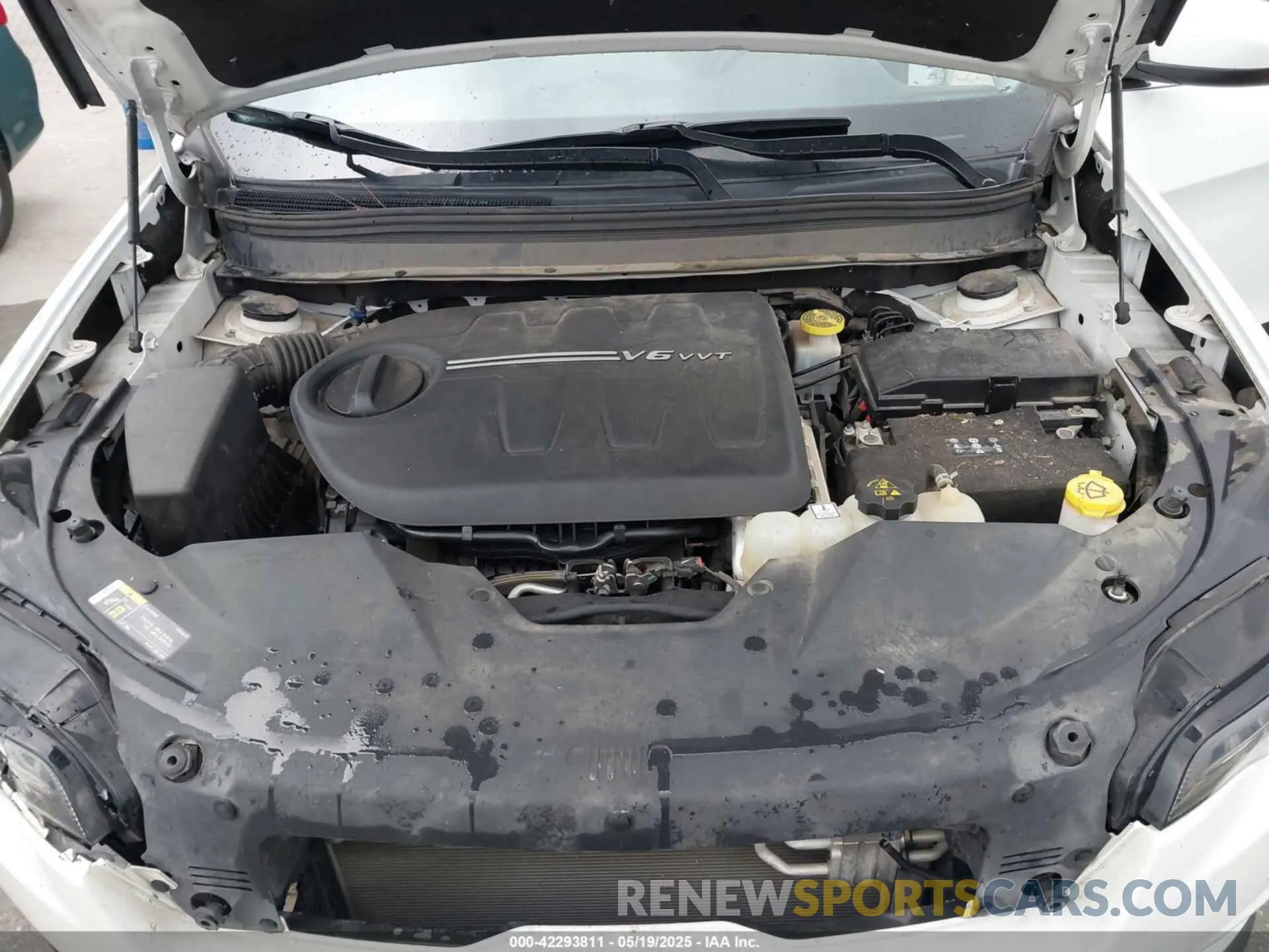 10 Photograph of a damaged car 1C4PJLLX9KD203048 JEEP CHEROKEE 2019
