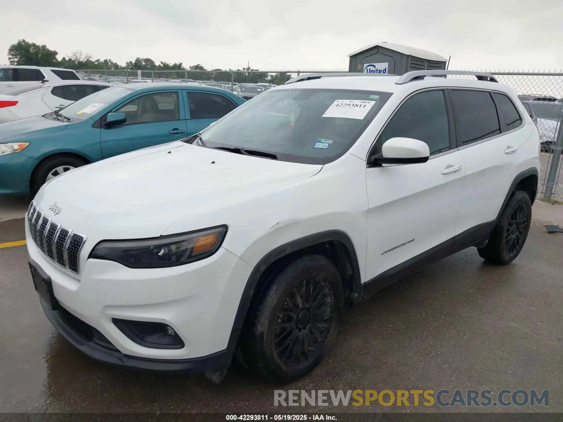 2 Photograph of a damaged car 1C4PJLLX9KD203048 JEEP CHEROKEE 2019