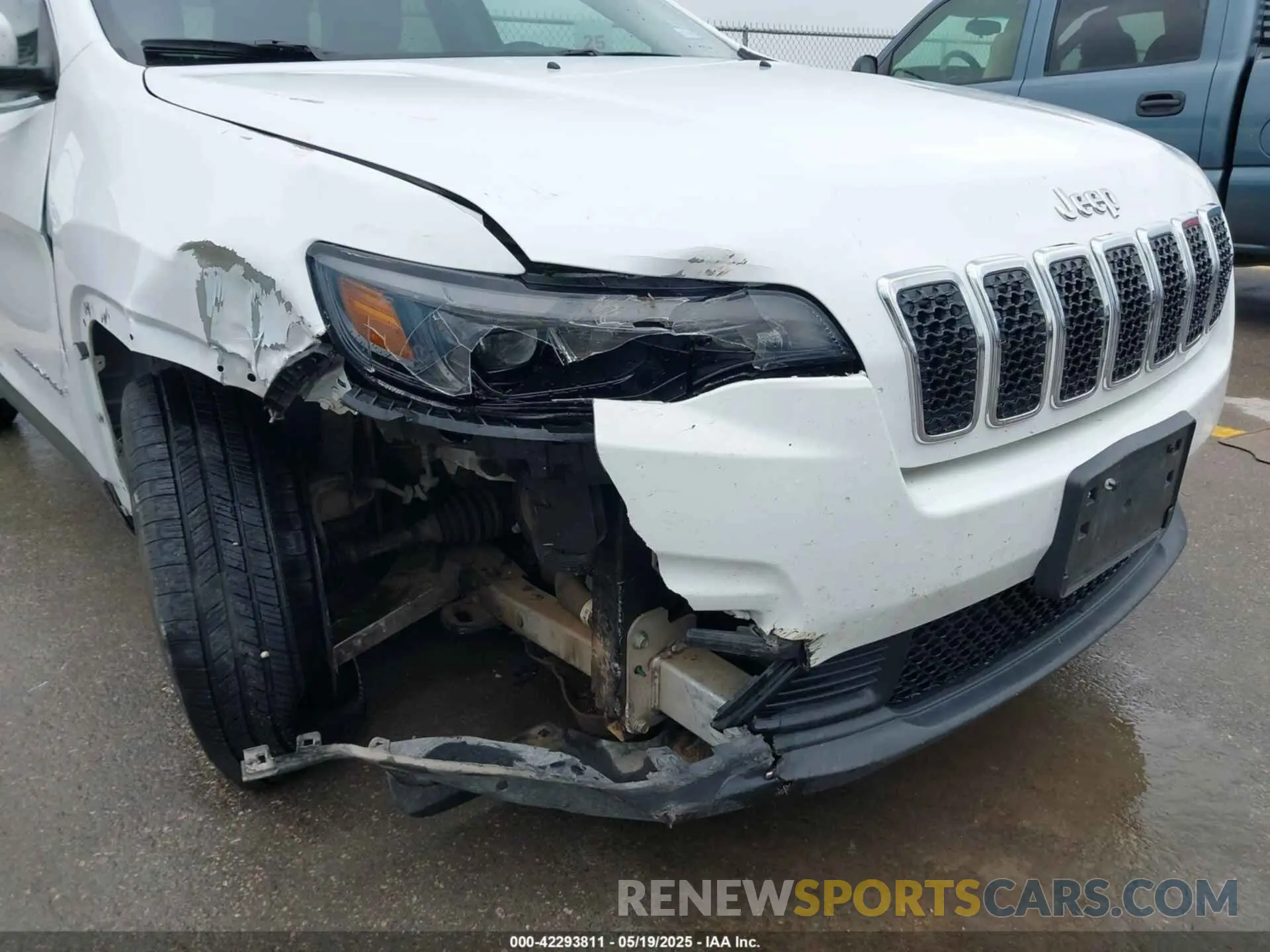 6 Photograph of a damaged car 1C4PJLLX9KD203048 JEEP CHEROKEE 2019