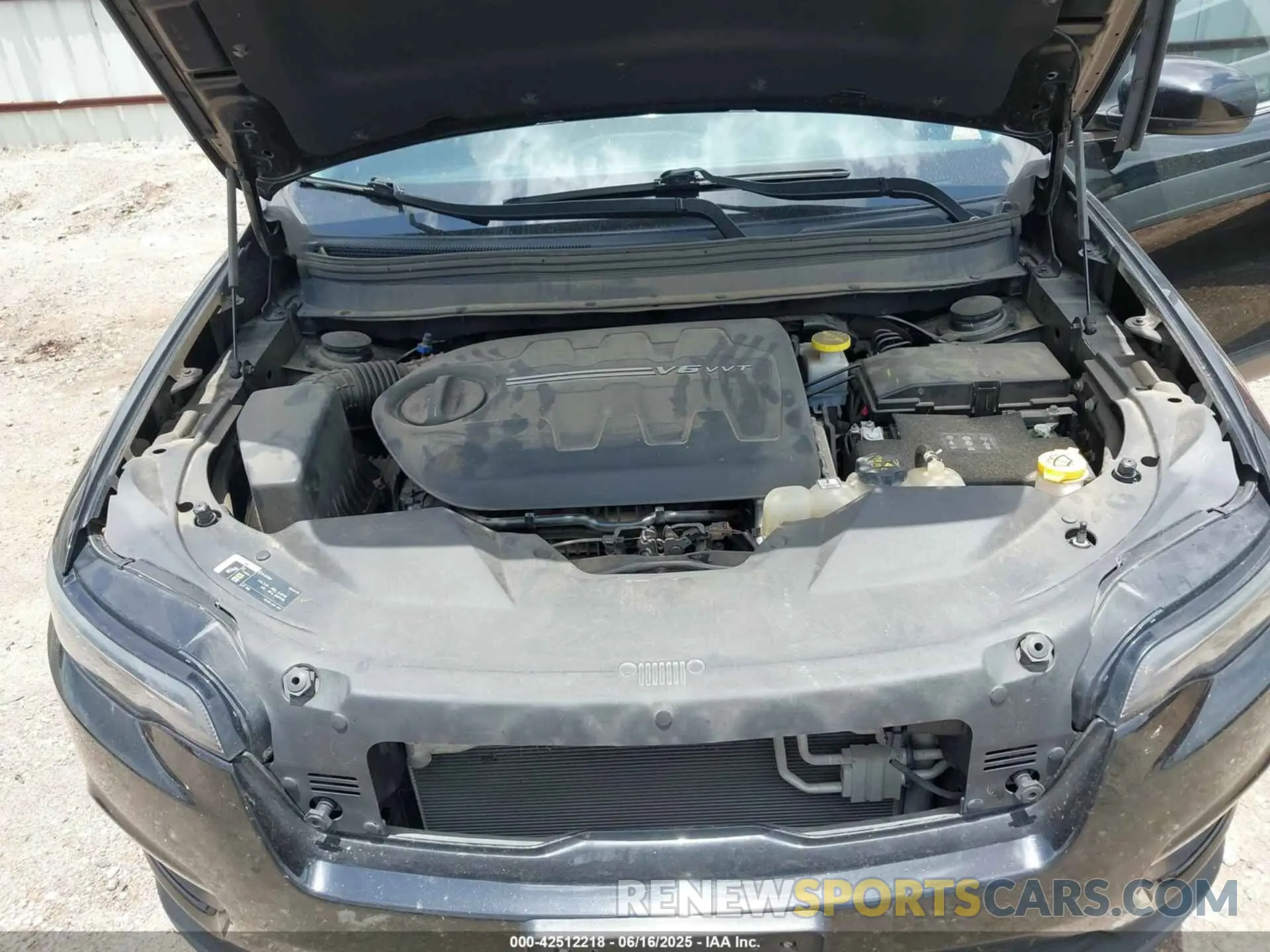 10 Photograph of a damaged car 1C4PJLLX9KD333220 JEEP CHEROKEE 2019