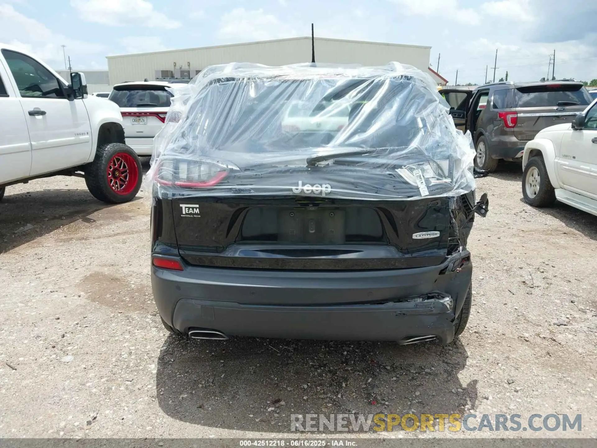 16 Photograph of a damaged car 1C4PJLLX9KD333220 JEEP CHEROKEE 2019