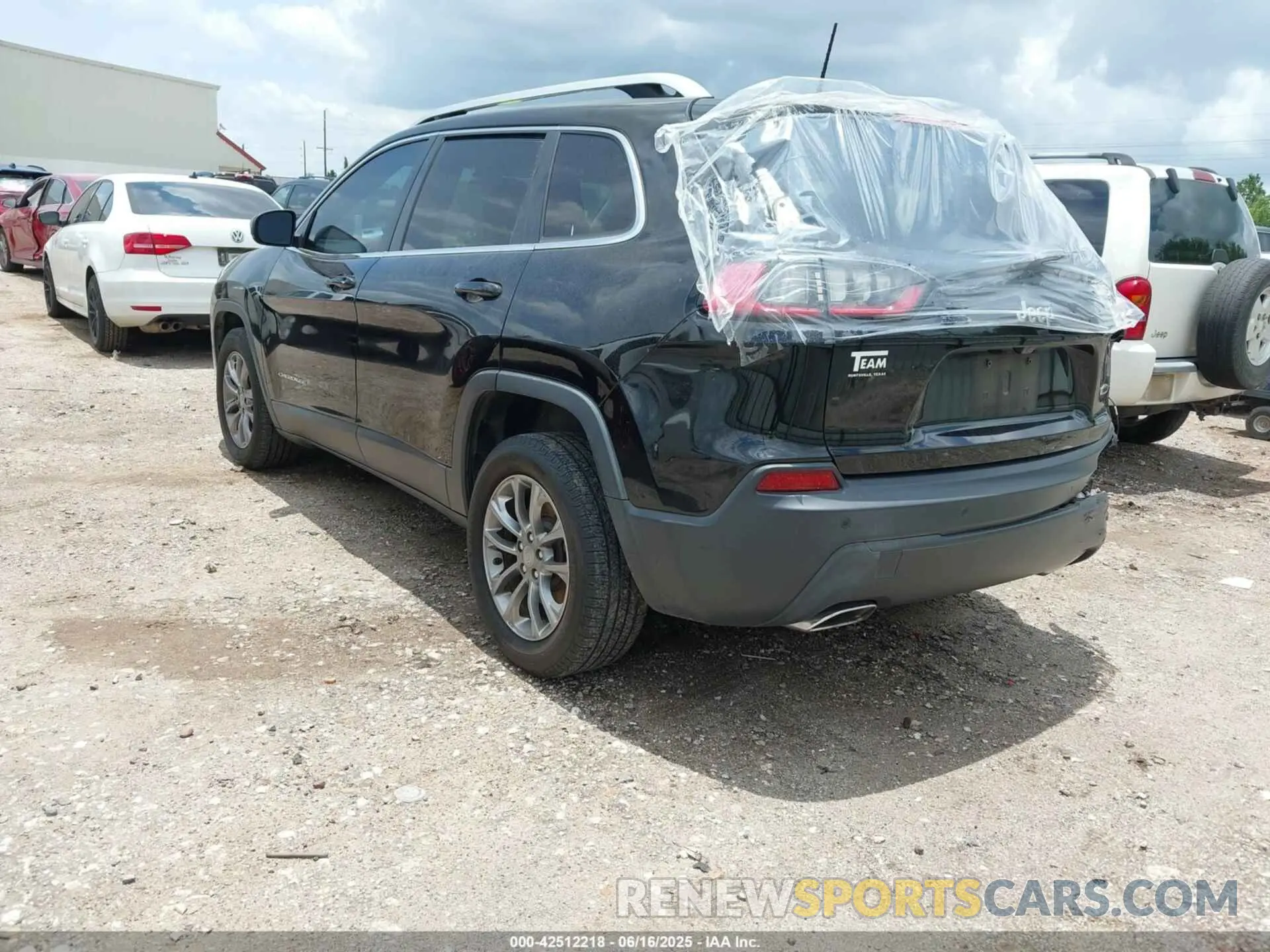 3 Photograph of a damaged car 1C4PJLLX9KD333220 JEEP CHEROKEE 2019