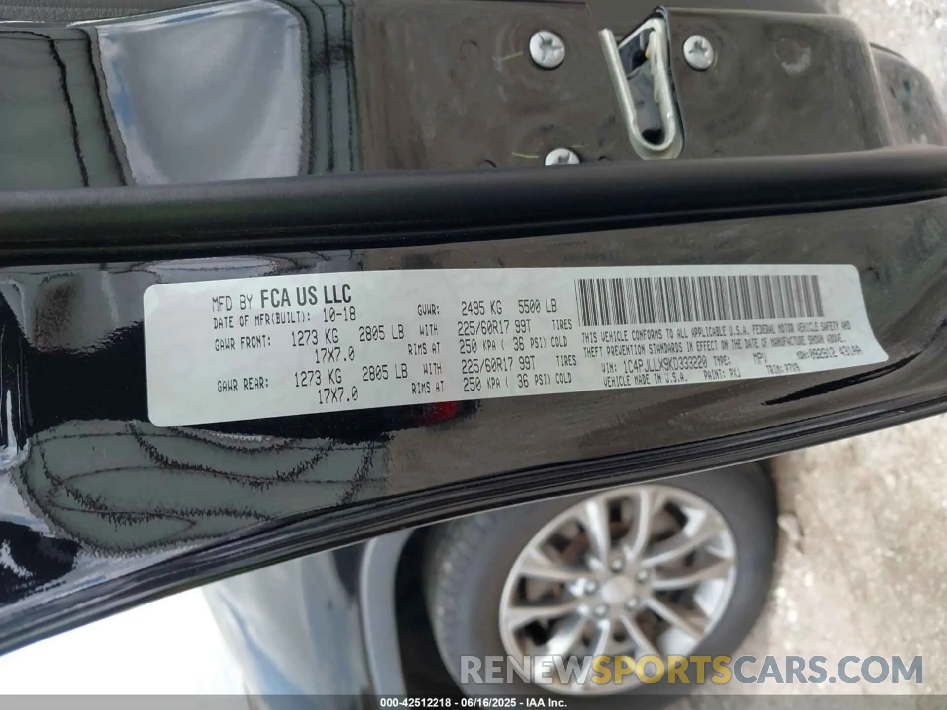9 Photograph of a damaged car 1C4PJLLX9KD333220 JEEP CHEROKEE 2019