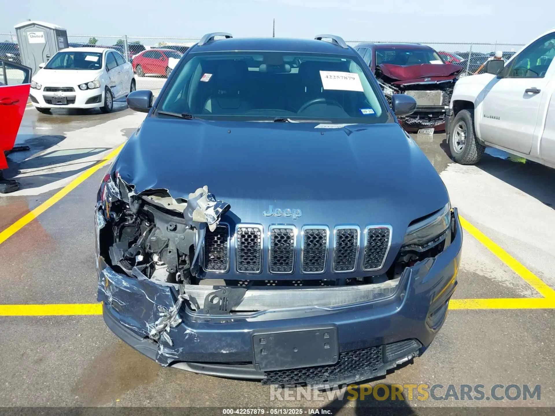 12 Photograph of a damaged car 1C4PJLLX9KD469704 JEEP CHEROKEE 2019