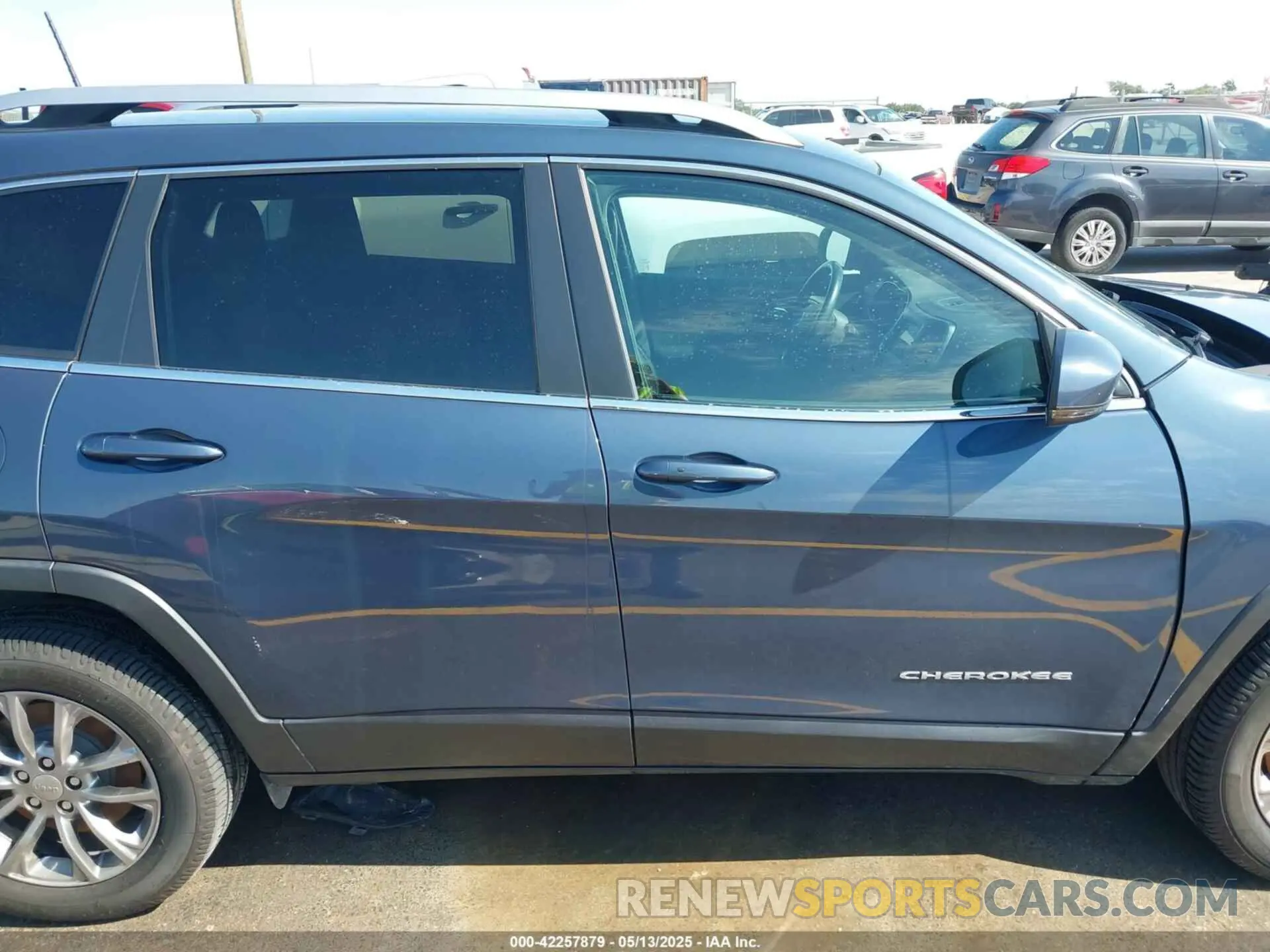 13 Photograph of a damaged car 1C4PJLLX9KD469704 JEEP CHEROKEE 2019