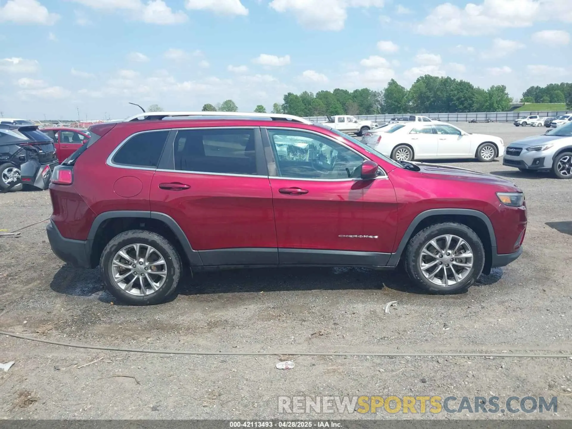 13 Photograph of a damaged car 1C4PJLLXXKD132846 JEEP CHEROKEE 2019