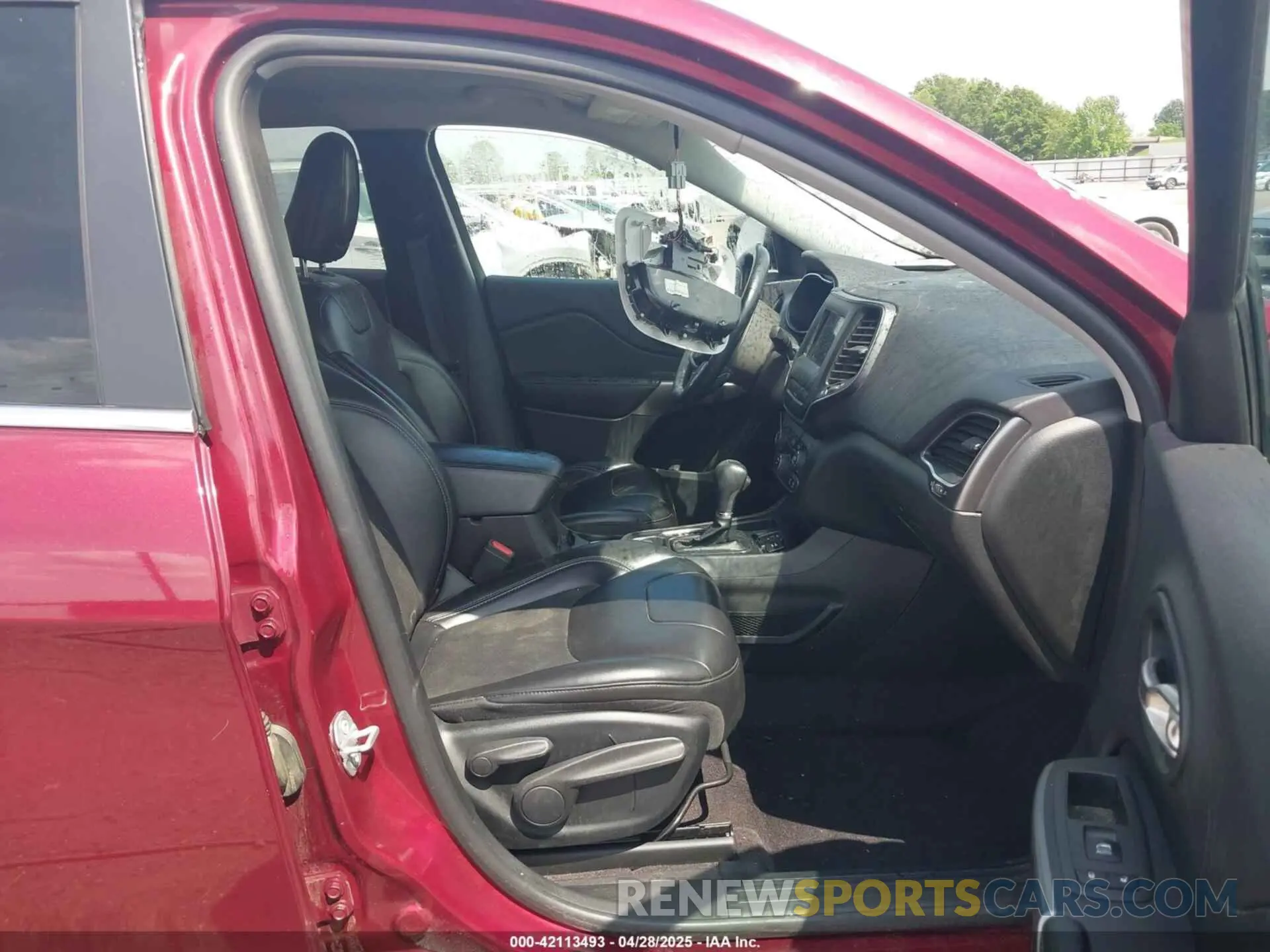 5 Photograph of a damaged car 1C4PJLLXXKD132846 JEEP CHEROKEE 2019