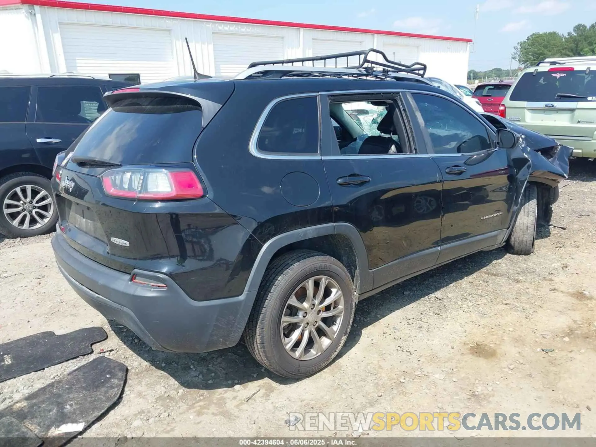 4 Photograph of a damaged car 1C4PJLLXXKD243039 JEEP CHEROKEE 2019