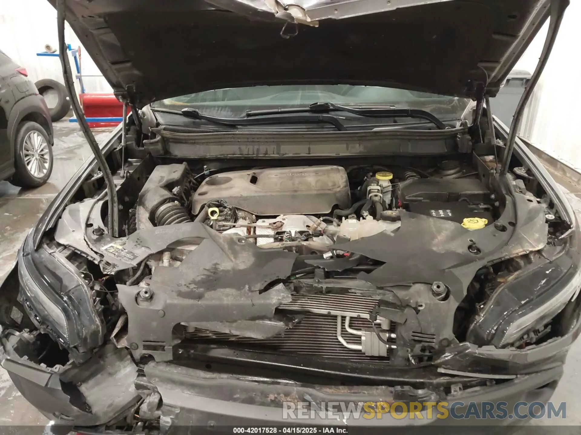 10 Photograph of a damaged car 1C4PJMBN2KD258303 JEEP CHEROKEE 2019