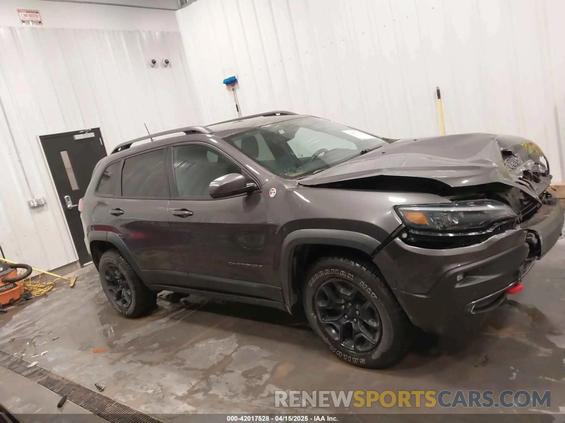 13 Photograph of a damaged car 1C4PJMBN2KD258303 JEEP CHEROKEE 2019