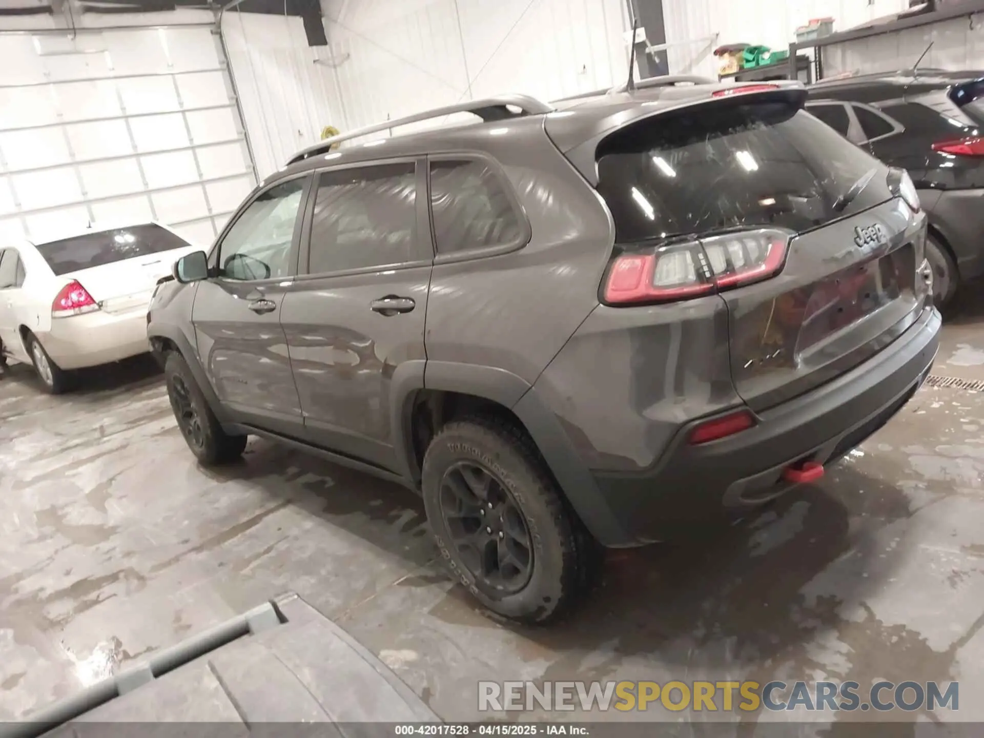3 Photograph of a damaged car 1C4PJMBN2KD258303 JEEP CHEROKEE 2019