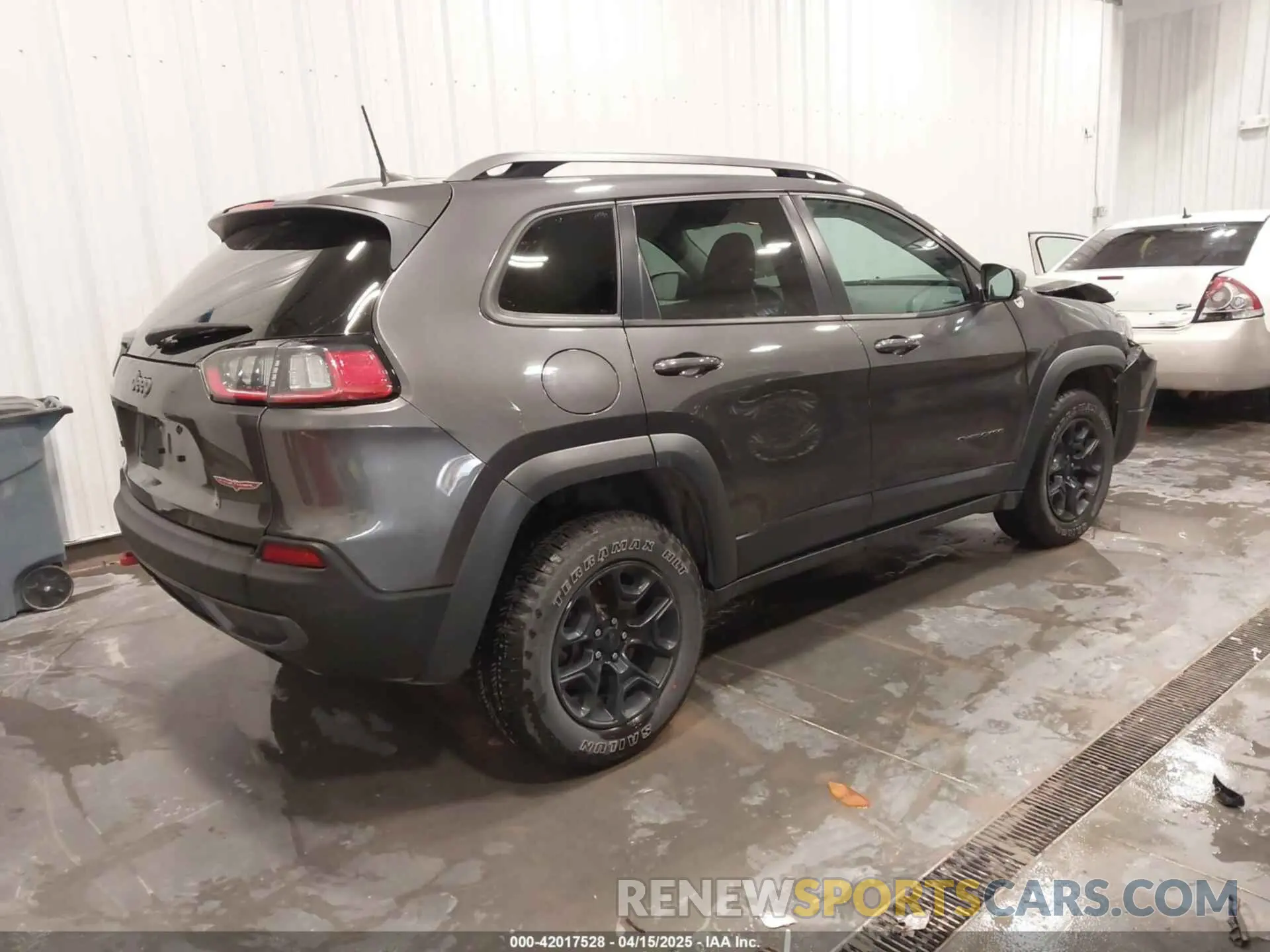 4 Photograph of a damaged car 1C4PJMBN2KD258303 JEEP CHEROKEE 2019