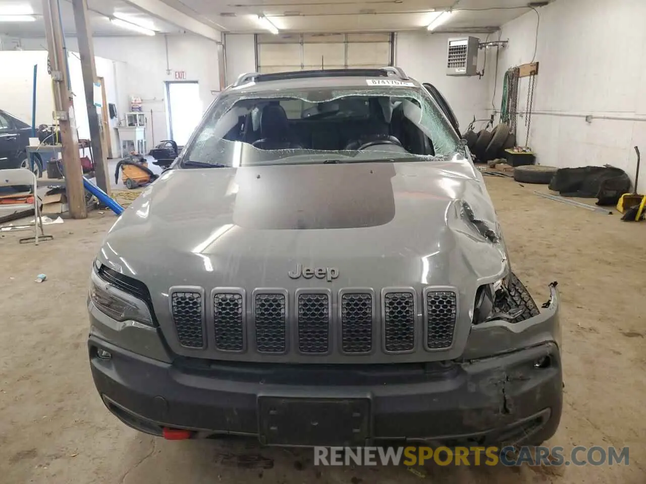 5 Photograph of a damaged car 1C4PJMBN2KD486964 JEEP CHEROKEE 2019