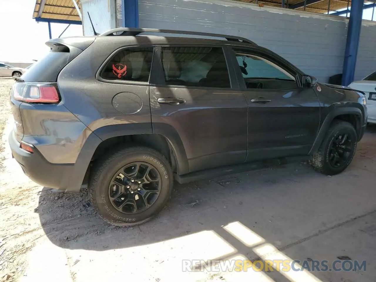 3 Photograph of a damaged car 1C4PJMBN4KD300180 JEEP CHEROKEE 2019