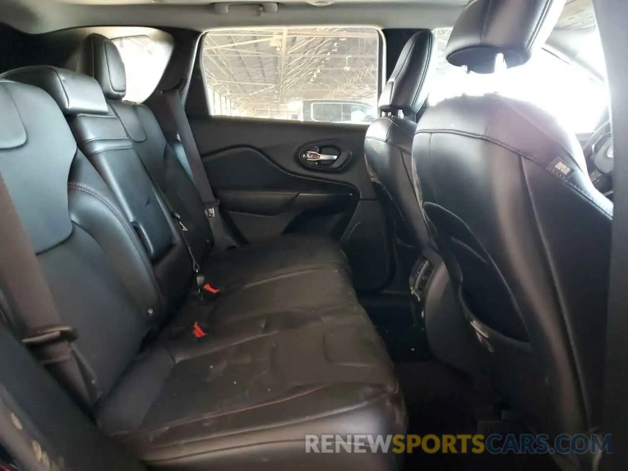 10 Photograph of a damaged car 1C4PJMBN6KD177840 JEEP CHEROKEE 2019