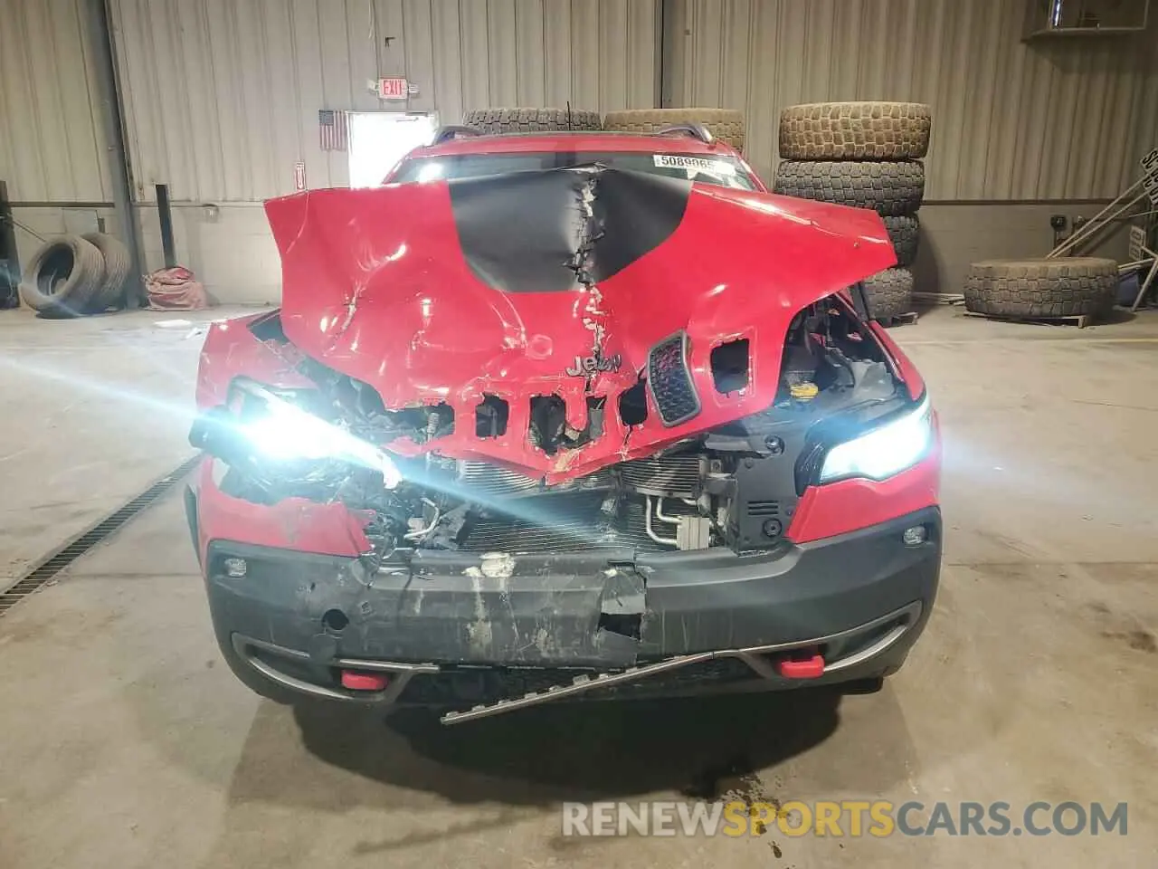 5 Photograph of a damaged car 1C4PJMBN8KD315278 JEEP CHEROKEE 2019