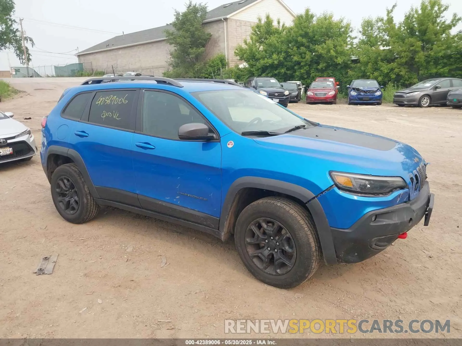 1 Photograph of a damaged car 1C4PJMBN9KD258508 JEEP CHEROKEE 2019