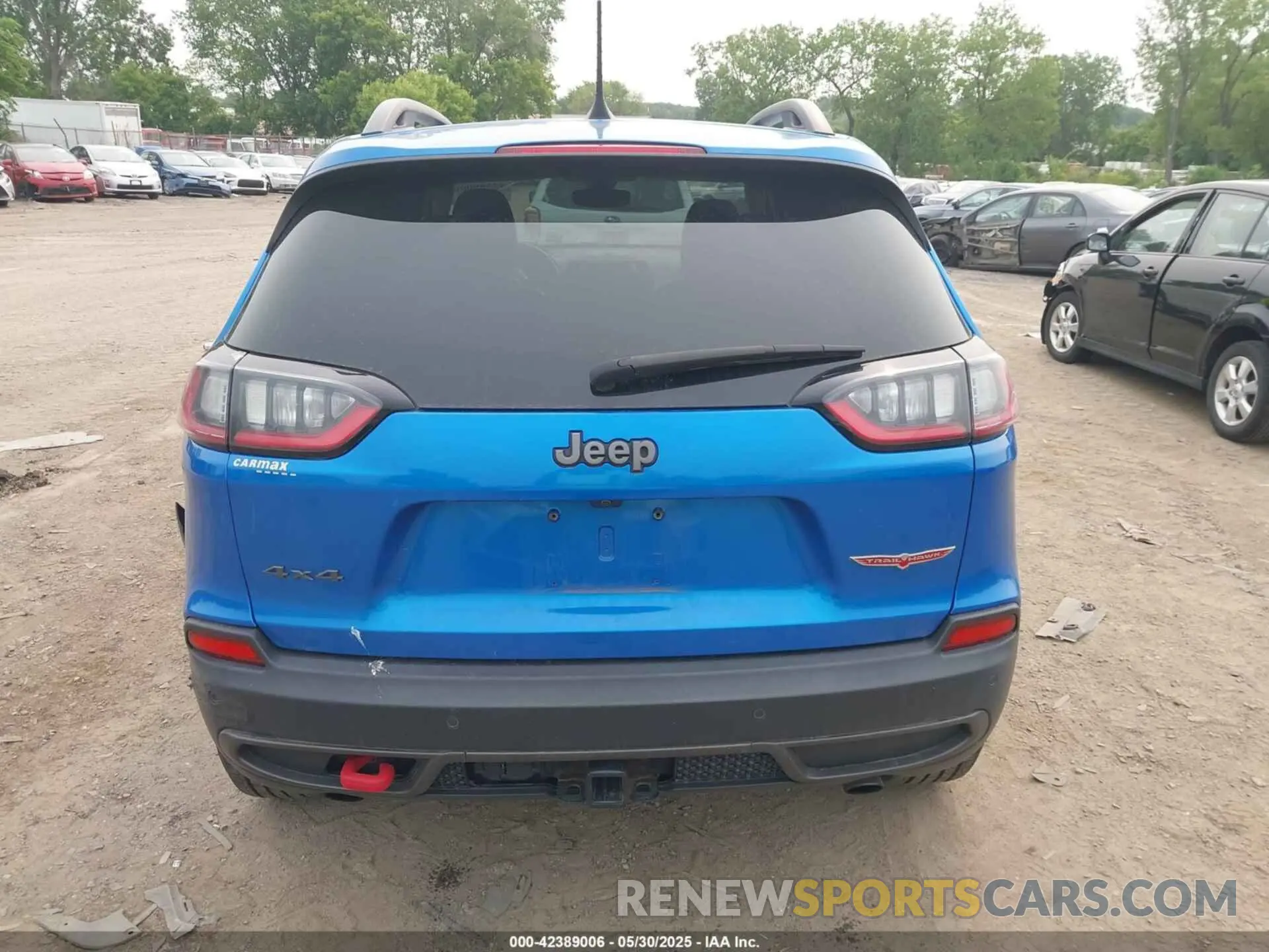 16 Photograph of a damaged car 1C4PJMBN9KD258508 JEEP CHEROKEE 2019