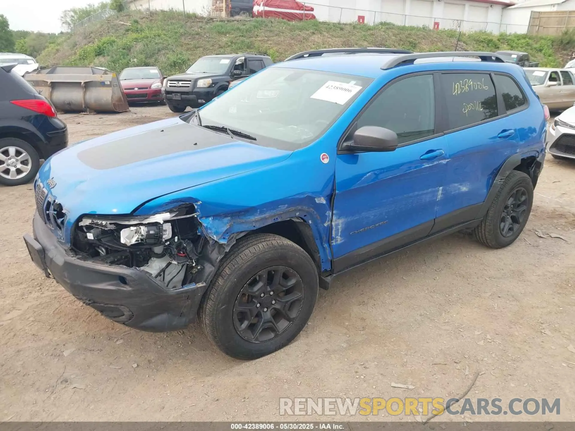 2 Photograph of a damaged car 1C4PJMBN9KD258508 JEEP CHEROKEE 2019