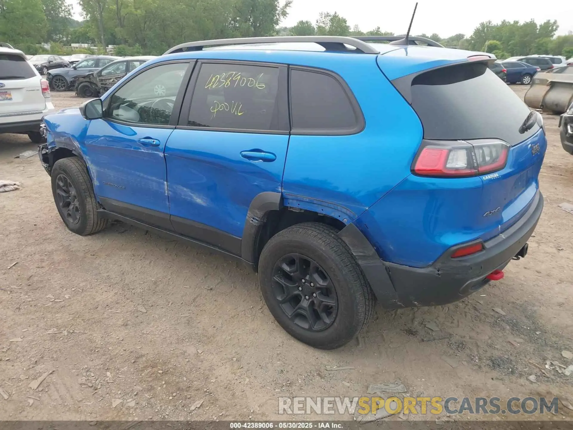 3 Photograph of a damaged car 1C4PJMBN9KD258508 JEEP CHEROKEE 2019
