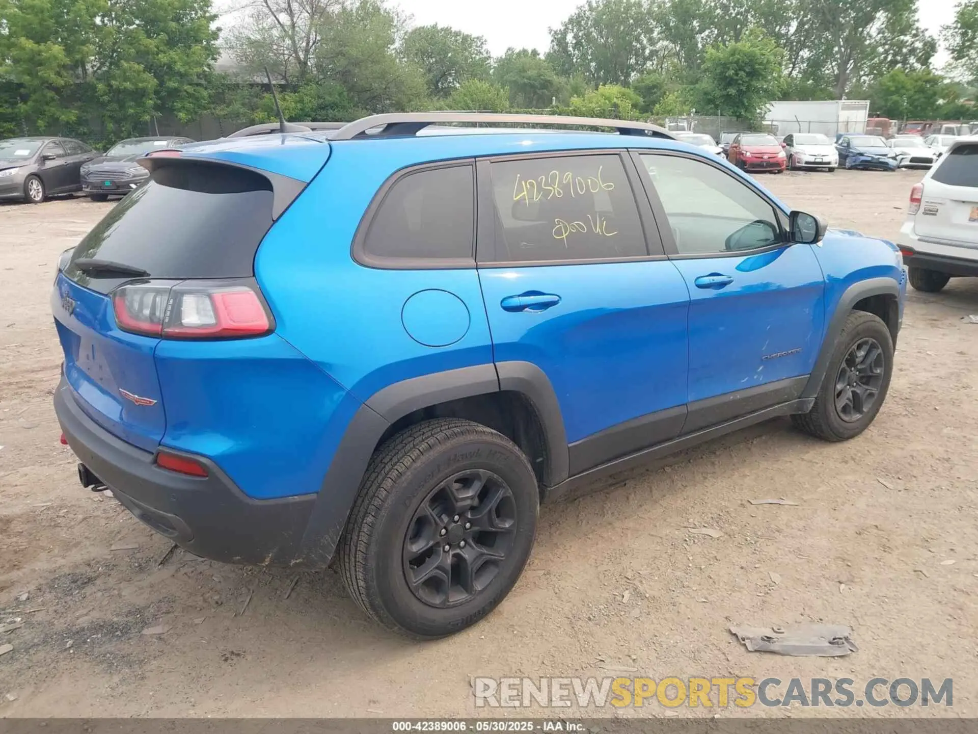 4 Photograph of a damaged car 1C4PJMBN9KD258508 JEEP CHEROKEE 2019