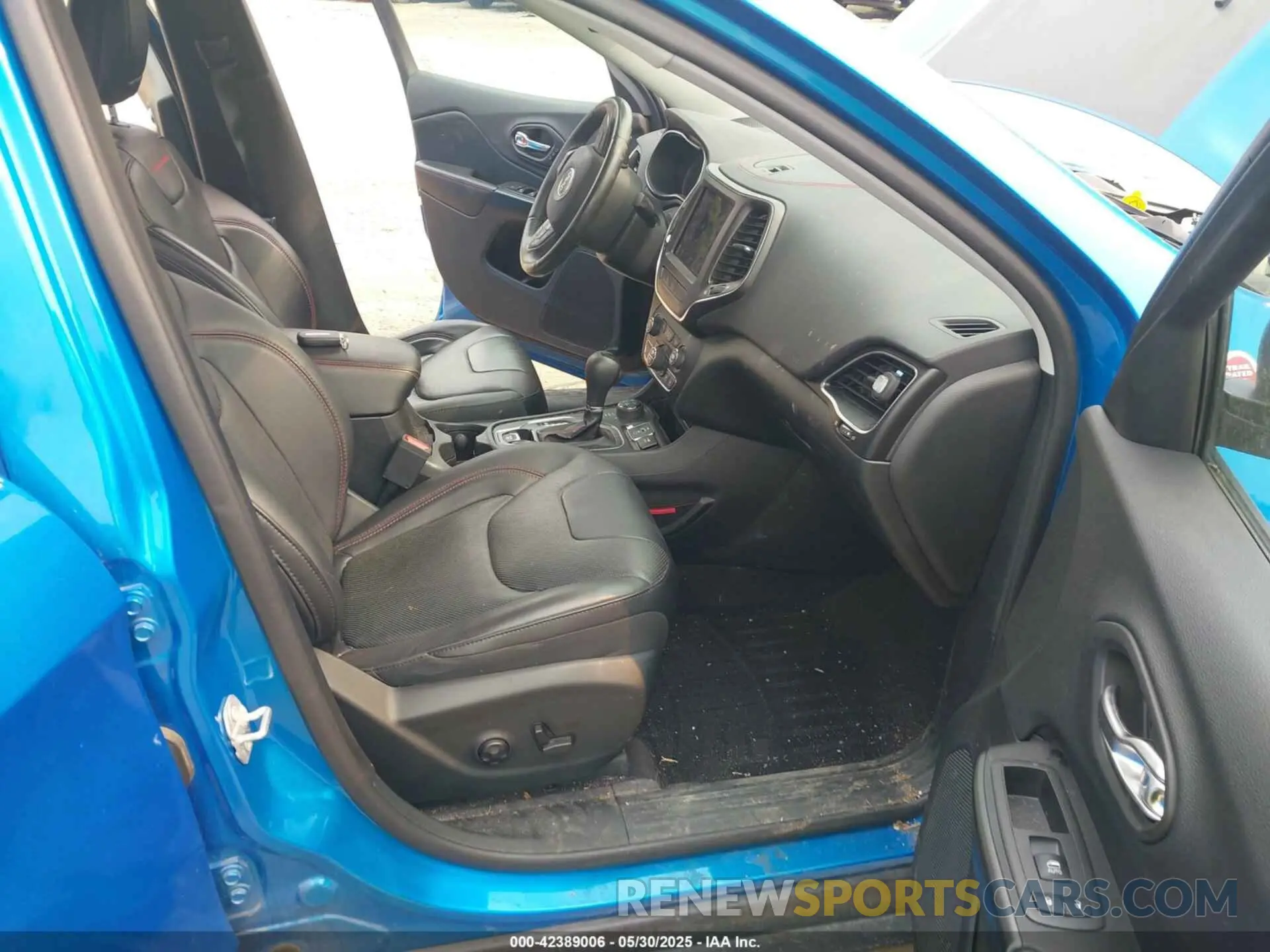 5 Photograph of a damaged car 1C4PJMBN9KD258508 JEEP CHEROKEE 2019