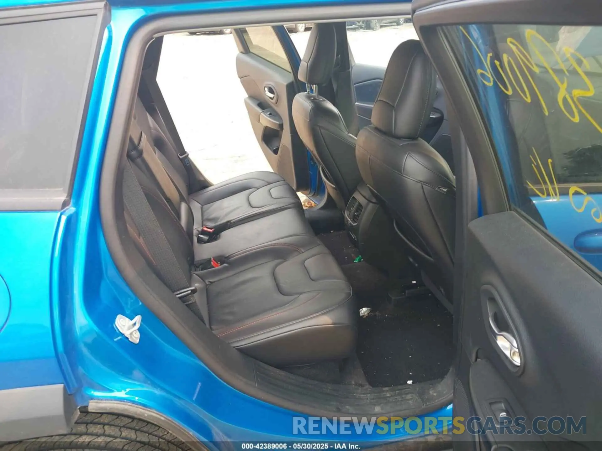8 Photograph of a damaged car 1C4PJMBN9KD258508 JEEP CHEROKEE 2019