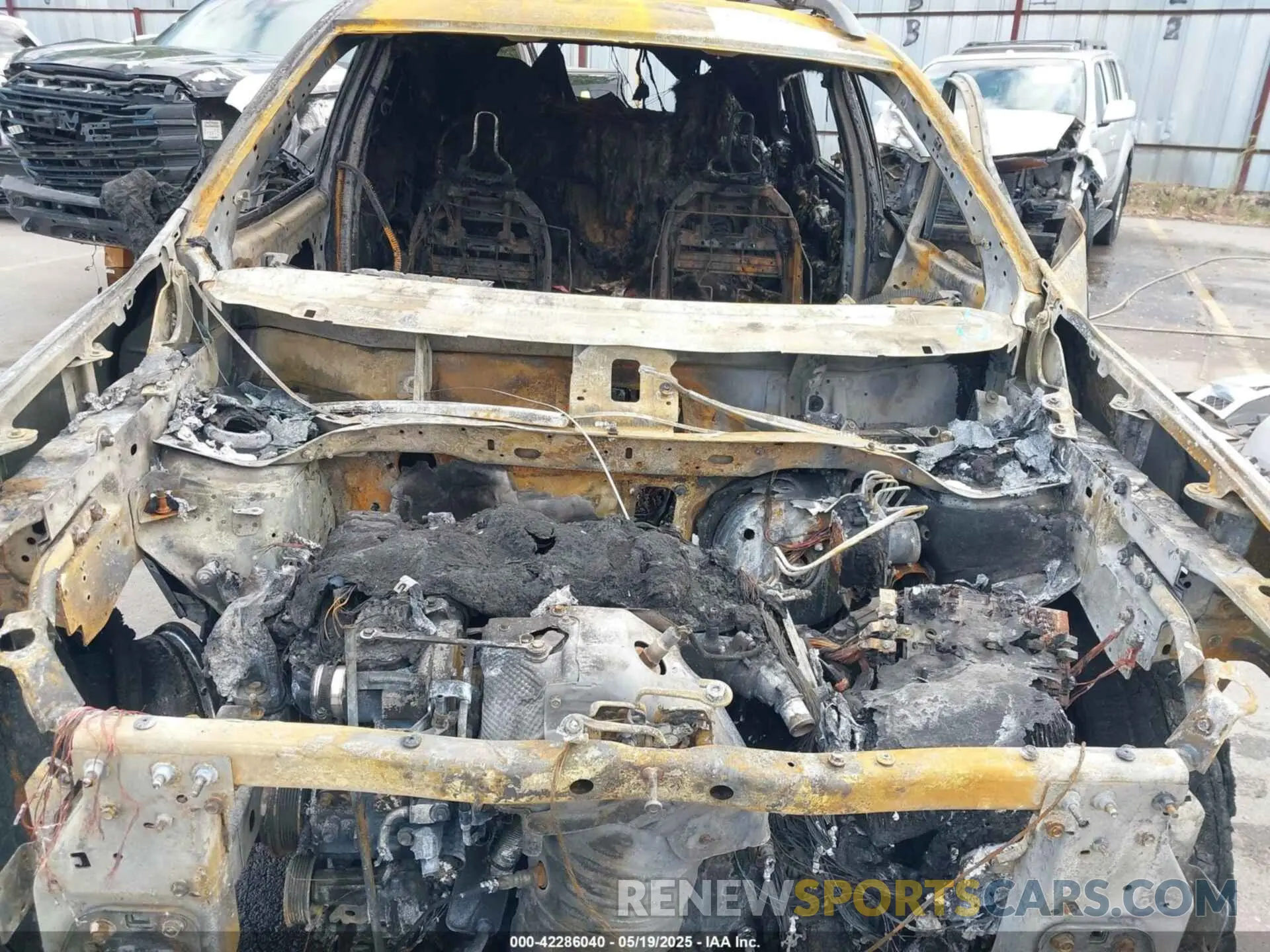 10 Photograph of a damaged car 1C4PJMBNXKD311748 JEEP CHEROKEE 2019