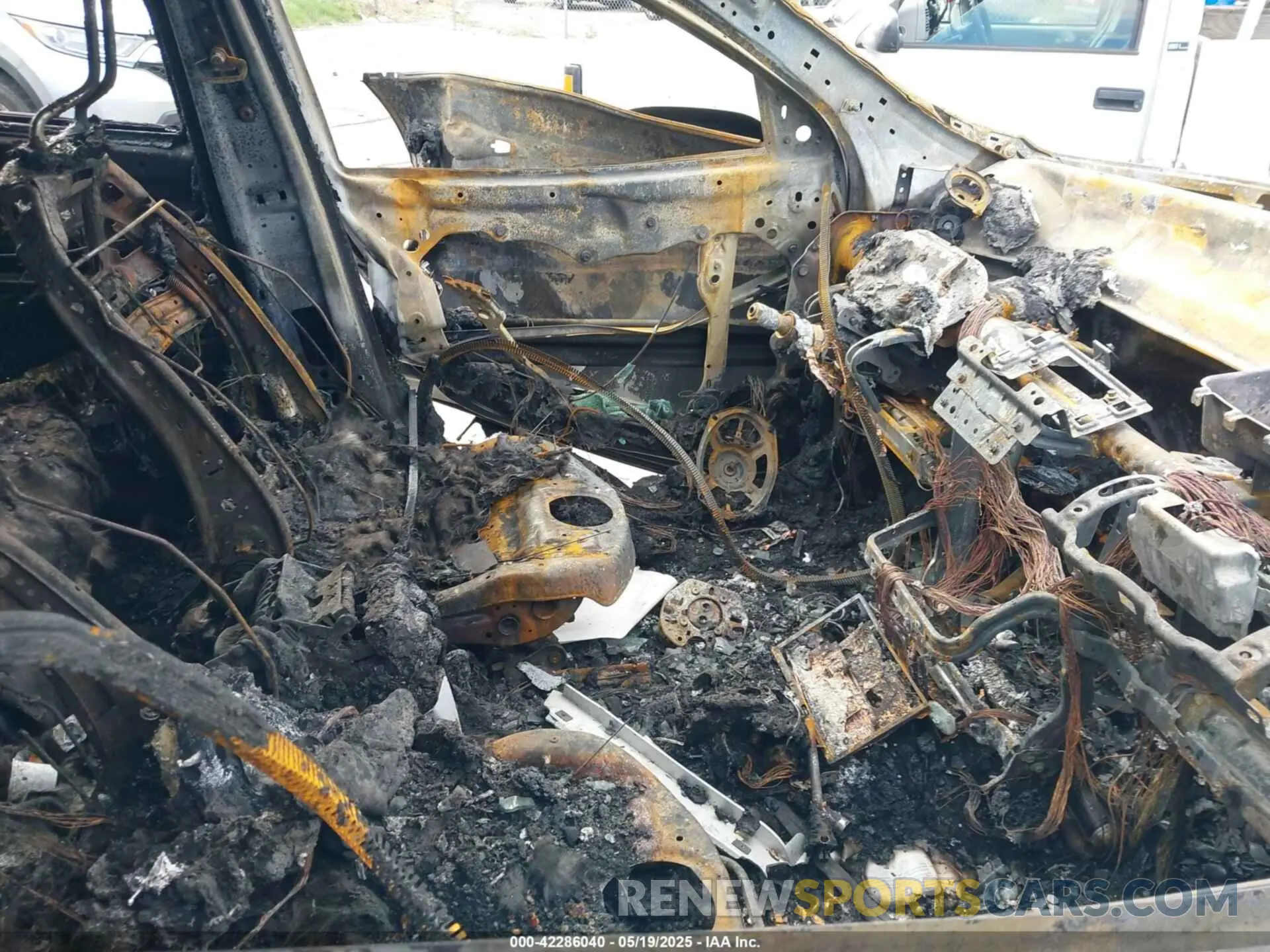 5 Photograph of a damaged car 1C4PJMBNXKD311748 JEEP CHEROKEE 2019