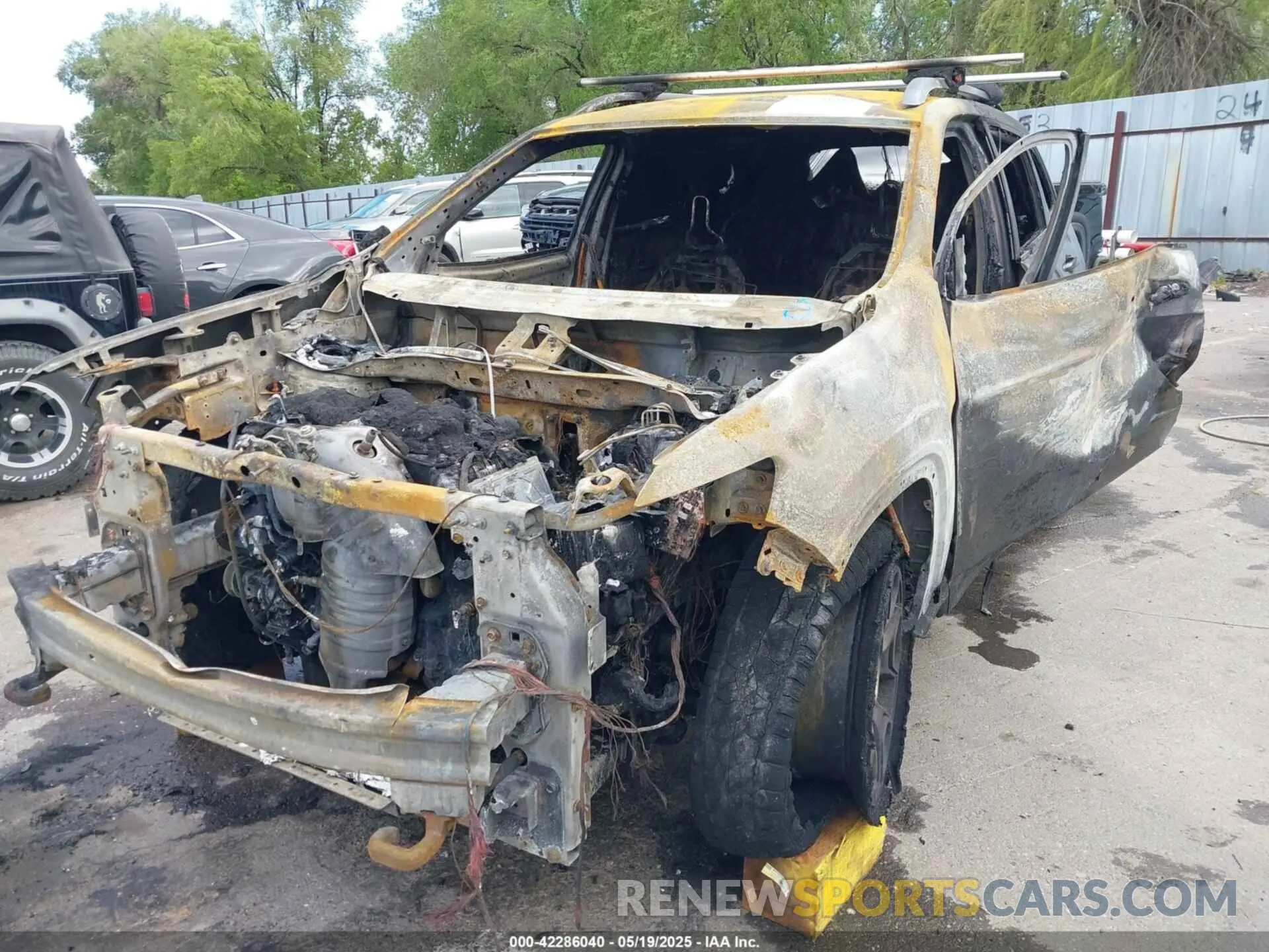6 Photograph of a damaged car 1C4PJMBNXKD311748 JEEP CHEROKEE 2019