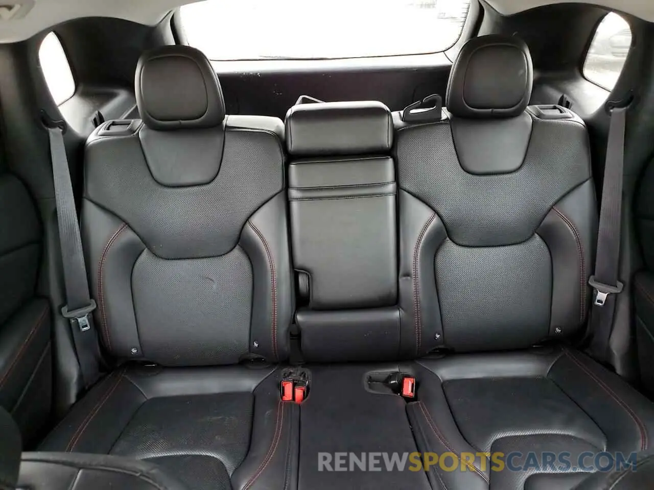 10 Photograph of a damaged car 1C4PJMBX0KD127324 JEEP CHEROKEE 2019